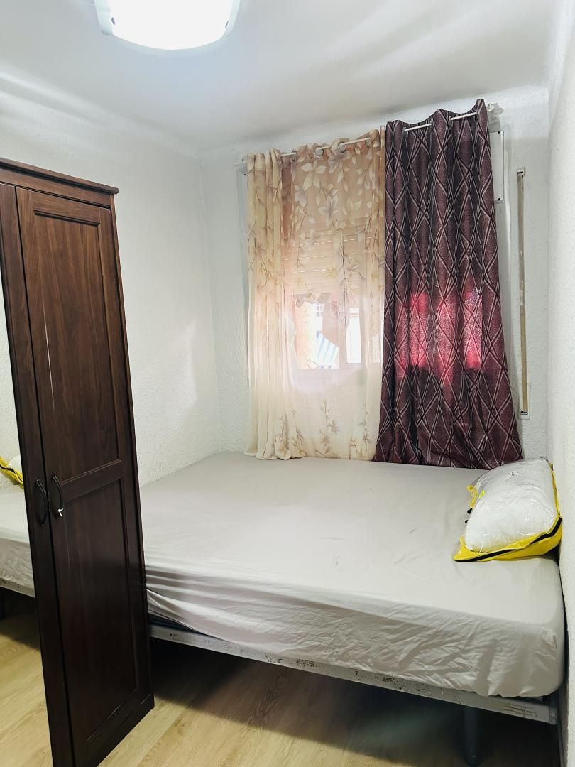 Bedroom of Apartment for share in Badalona  with Furnished and Balcony