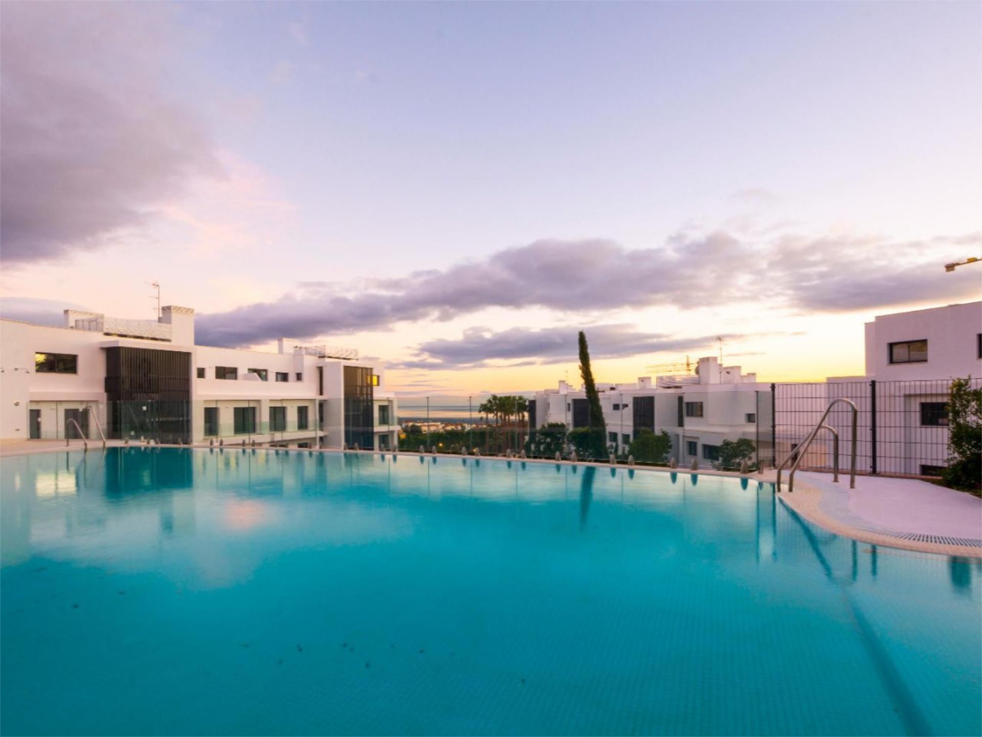 Piscina de Piso en venta en Fuengirola con Aire acondicionado, Terraza y Piscina