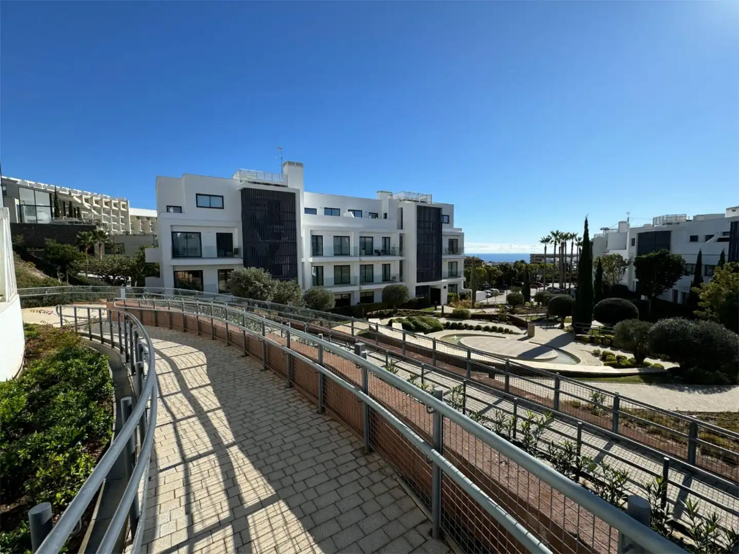Wohnung zum Verkauf in Boulevard Av. 8 de Marzo, 3, El Higuerón Außenansicht von Wohnung zum Verkauf in Fuengirola mit Klimaanlage, Terrasse und Schwimmbad