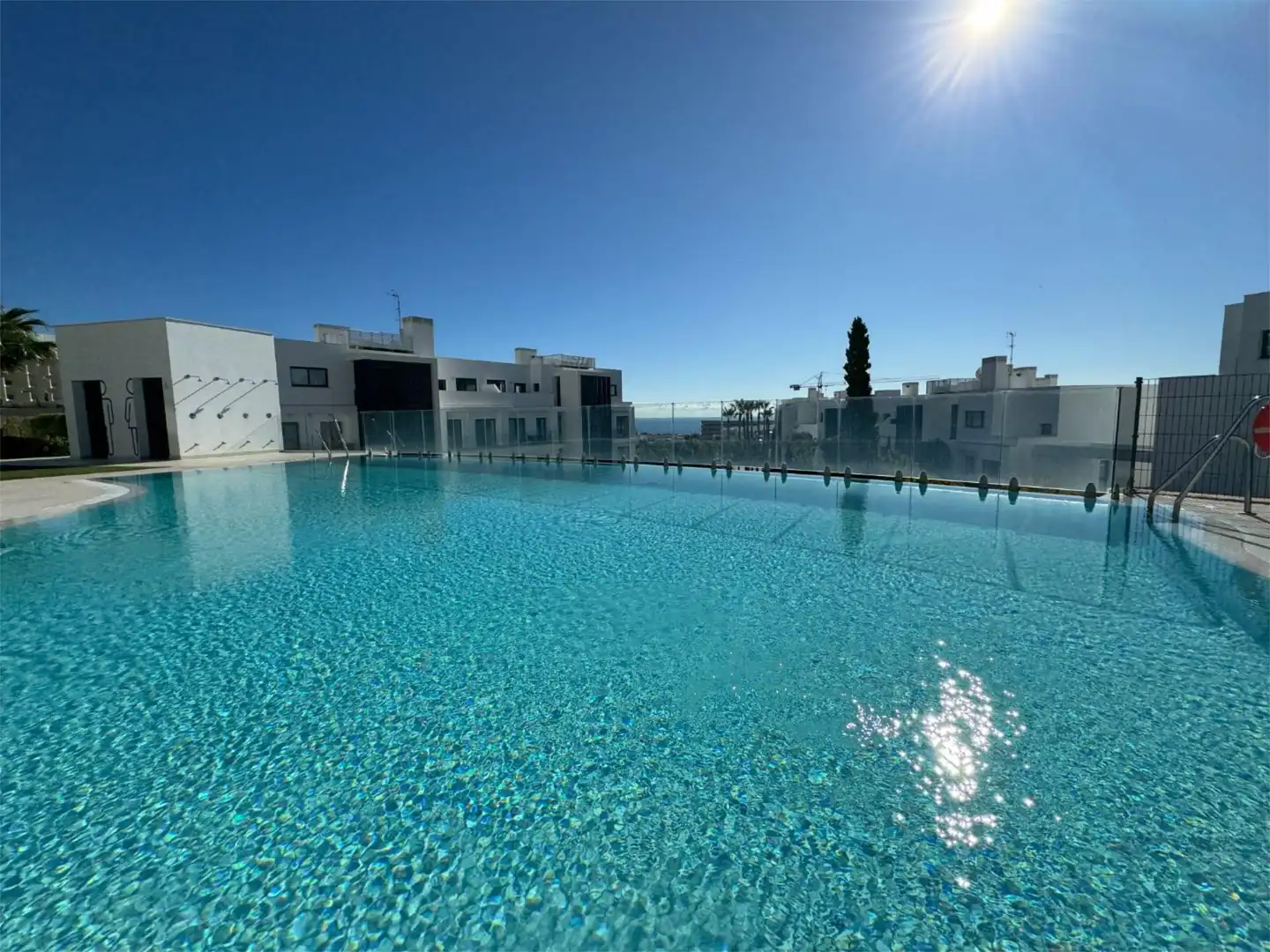 Wohnung zum Verkauf in Boulevard Av. 8 de Marzo, 3, El Higuerón Schwimmbecken von Wohnung zum Verkauf in Fuengirola mit Klimaanlage, Terrasse und Schwimmbad