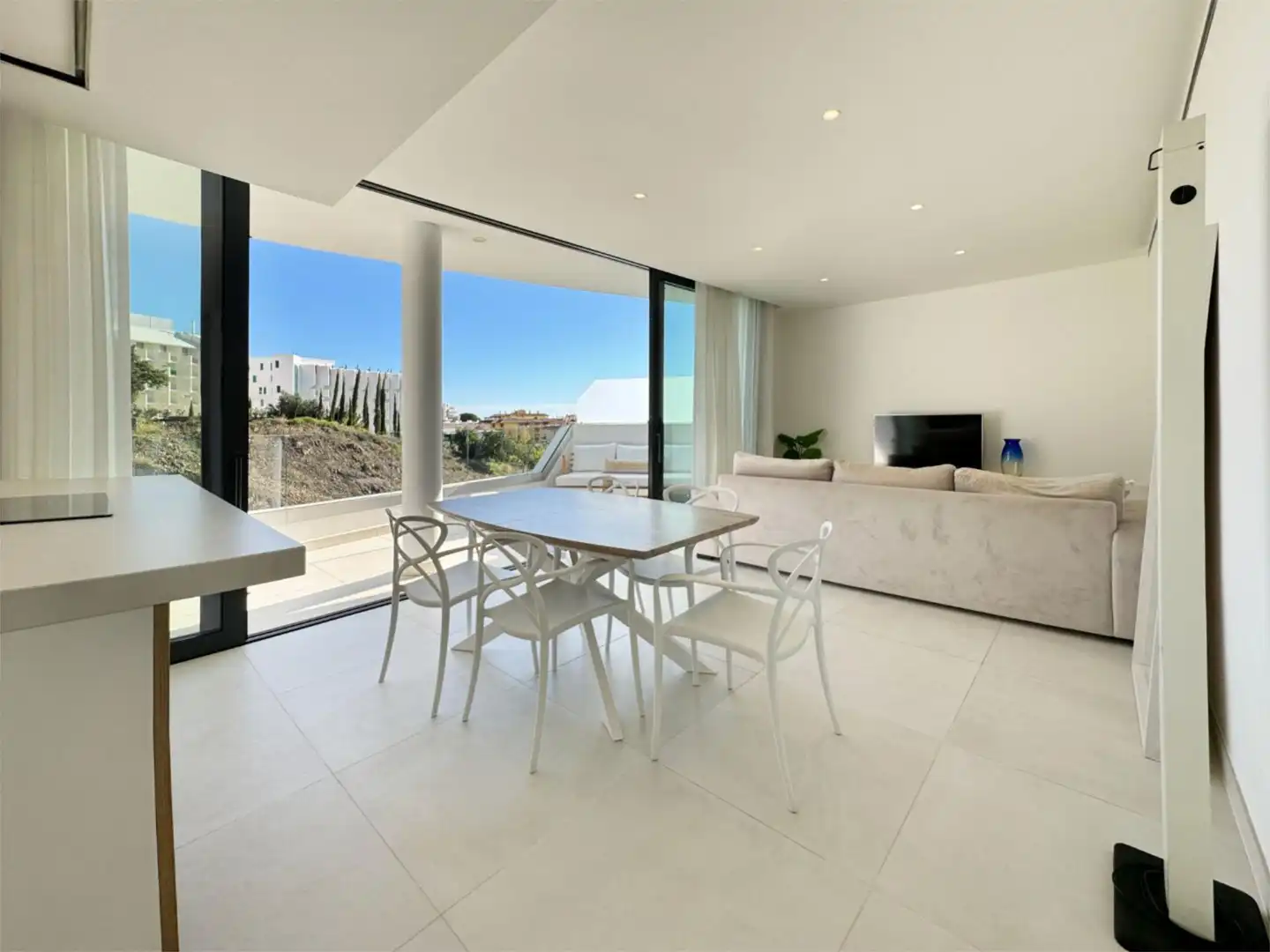 Wohnung zum Verkauf in Boulevard Av. 8 de Marzo, 3, El Higuerón Esszimmer von Wohnung zum Verkauf in Fuengirola mit Klimaanlage, Terrasse und Schwimmbad