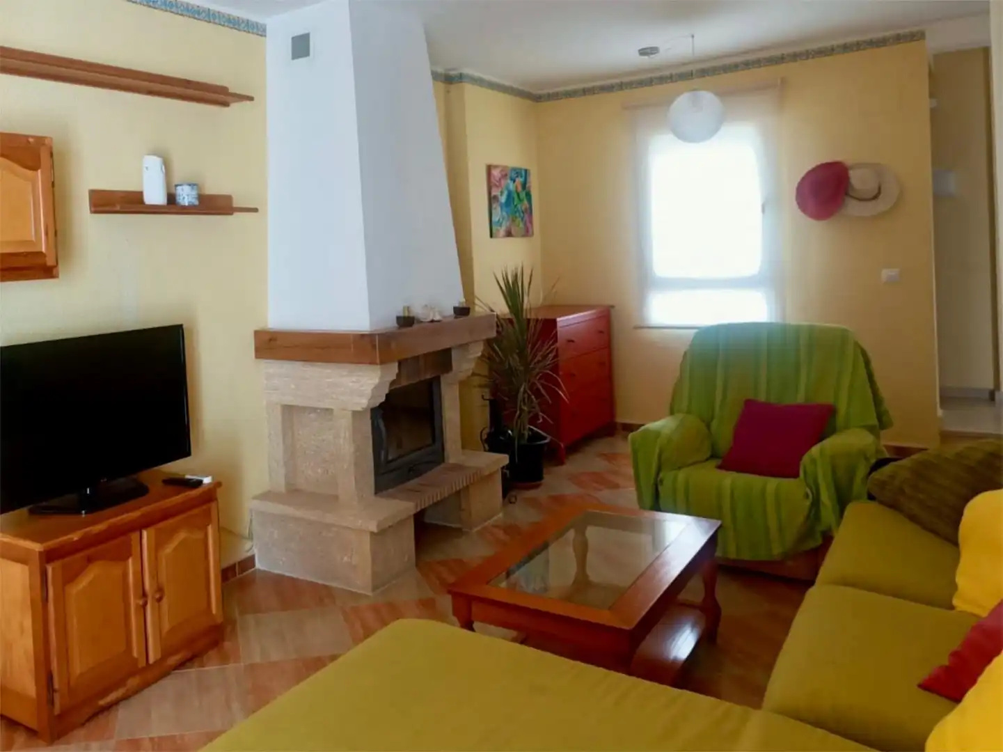 Sala d'estar de Casa adosada en venda en Isla Cristina amb Aire condicionat, Terrassa i Balcó