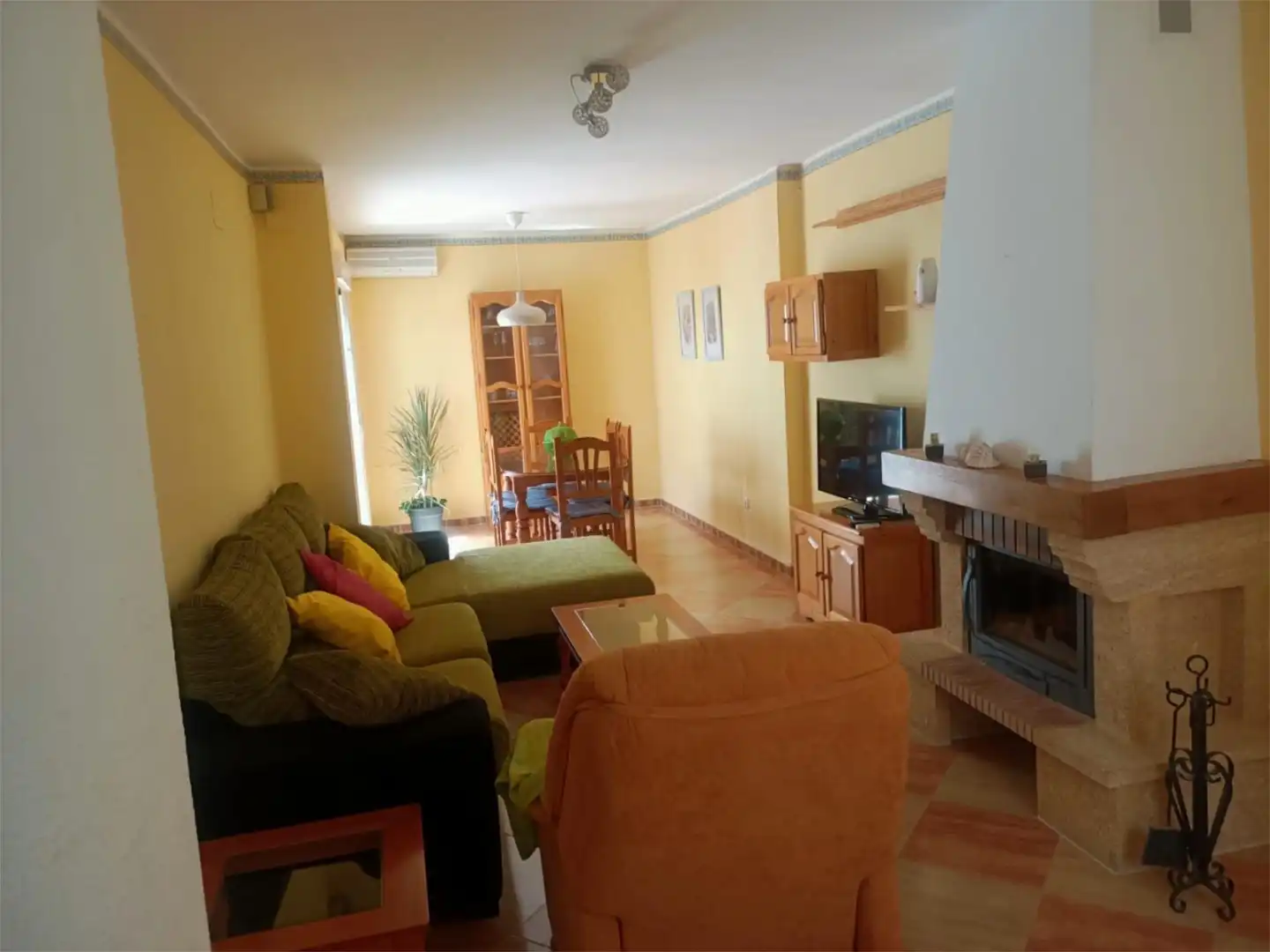 Sala d'estar de Casa adosada en venda en Isla Cristina amb Aire condicionat, Terrassa i Balcó