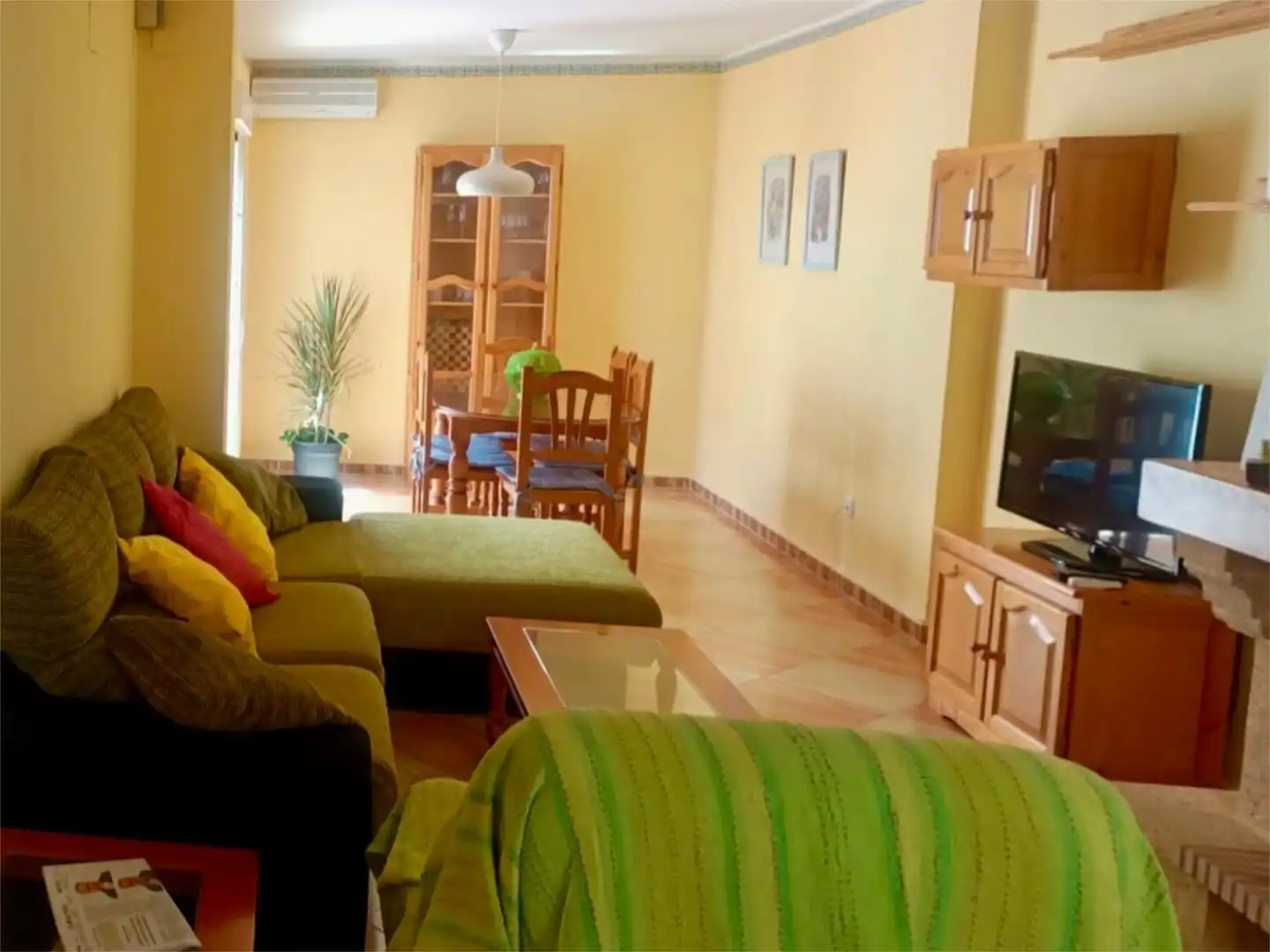Sala d'estar de Casa adosada en venda en Isla Cristina amb Aire condicionat, Terrassa i Balcó