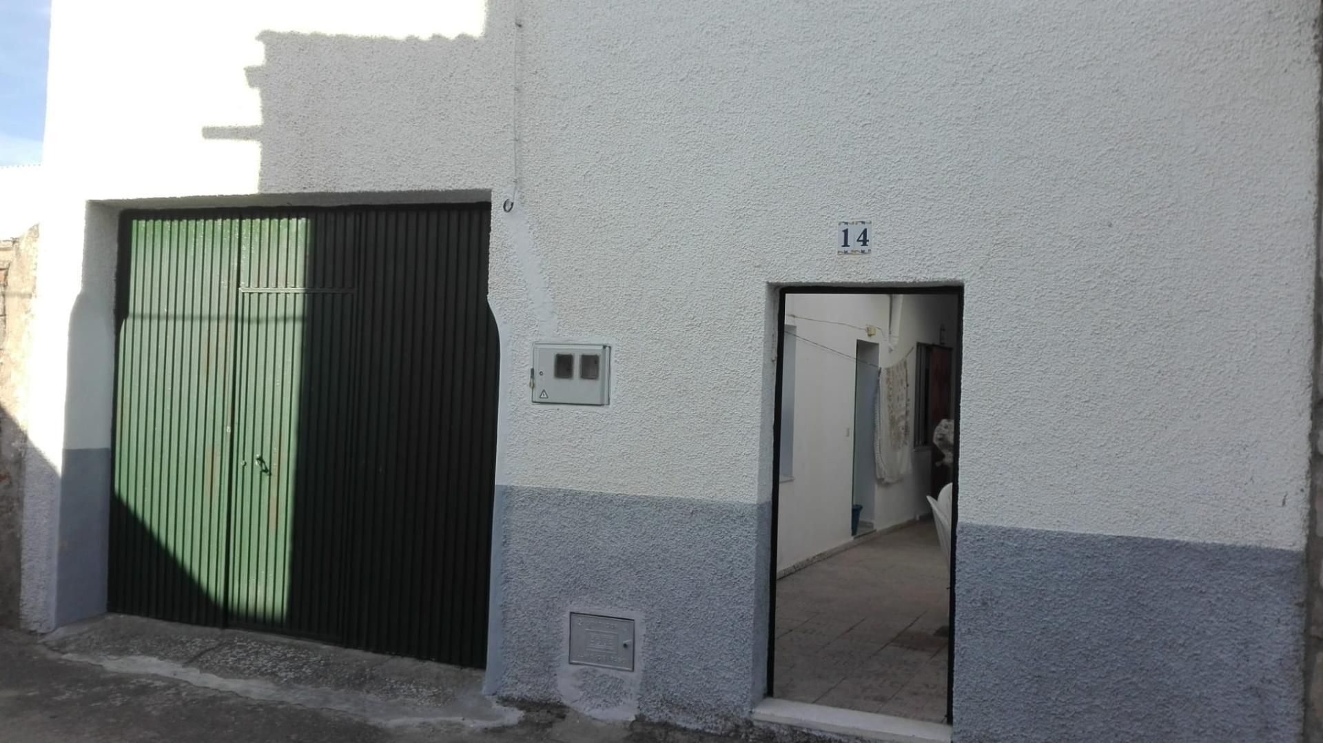 Casa adosada en venta en Valdefuentes con Amueblado, Microondas y TV