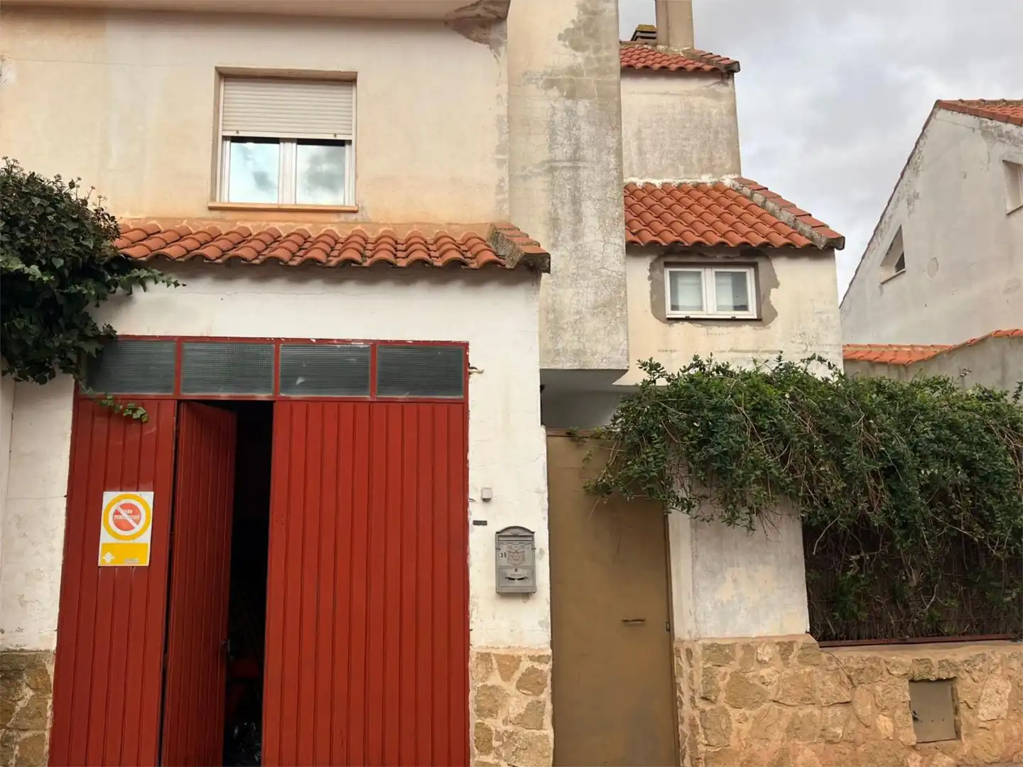 Vista exterior de Casa adosada en venta en Alcázar de San Juan con Aire acondicionado, Calefacción y Jardín privado