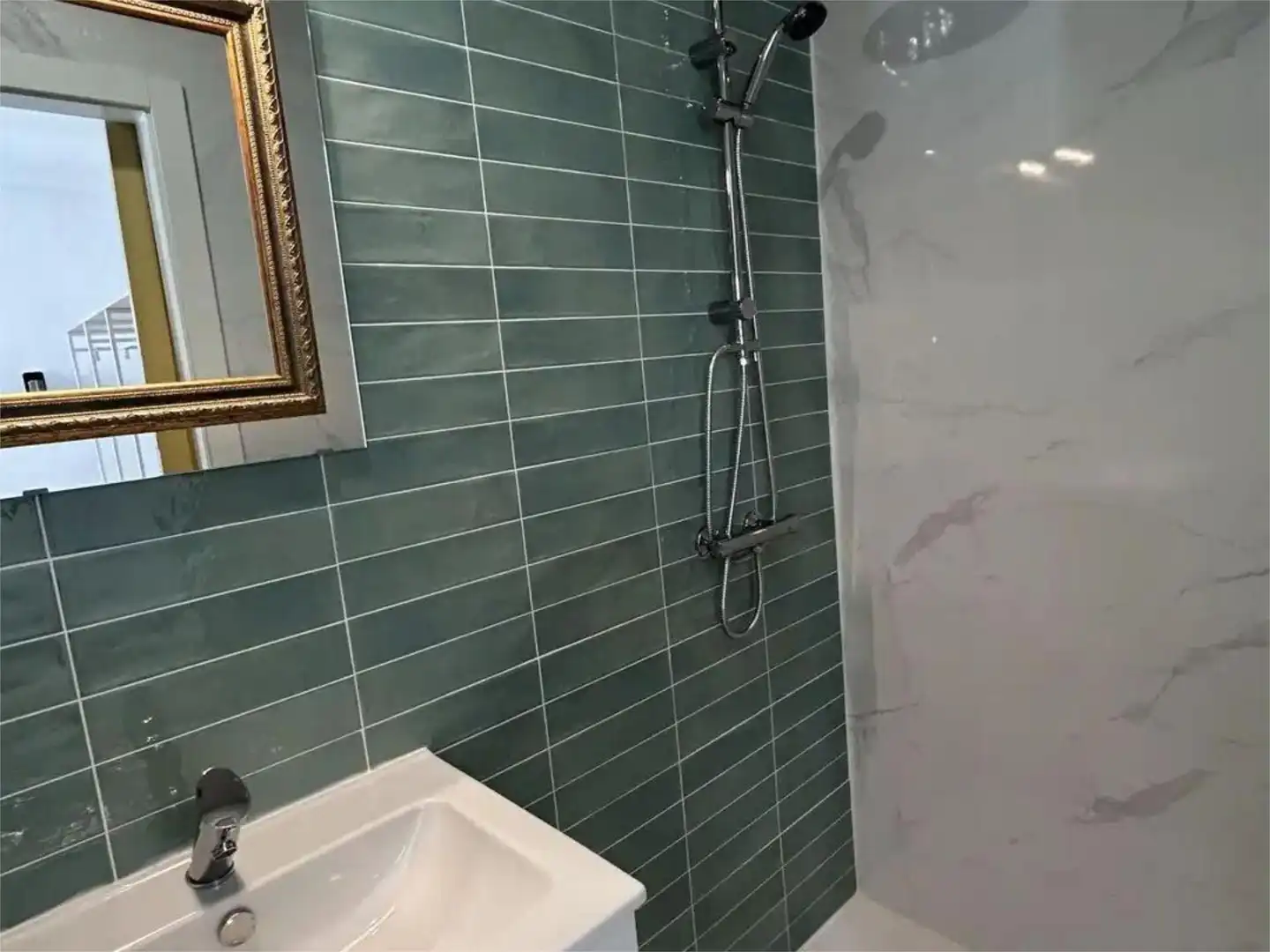 Bathroom of Flat for rent in Sevilla  with Air Conditioner, Heating and Terrace