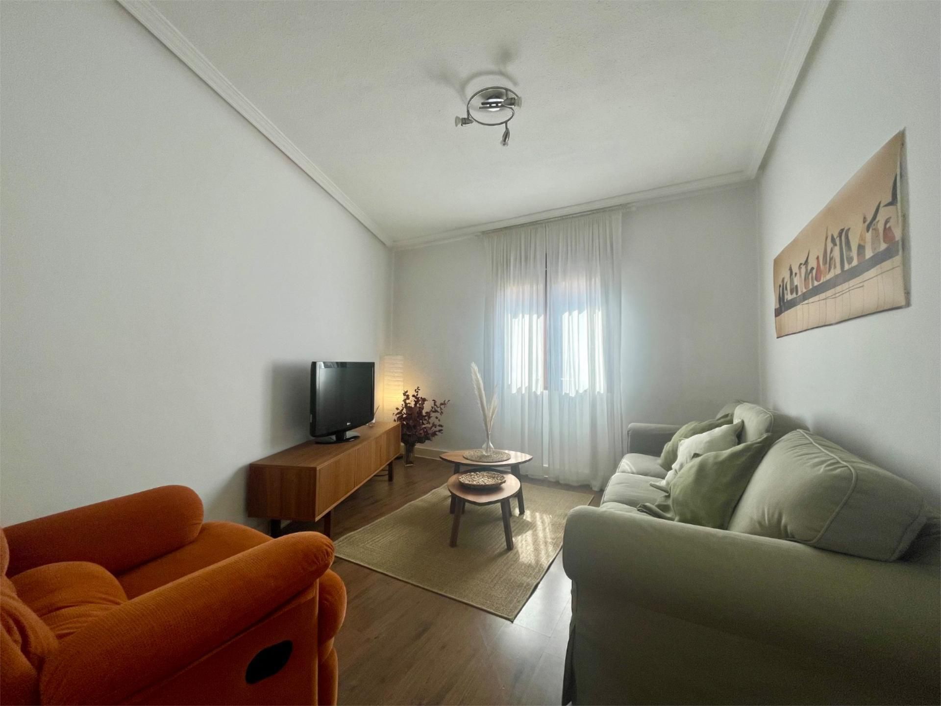 Flat for rent in Calle Aureliano San Román, 33, Teatinos - Los Prados Living room of Flat for rent in Oviedo with Heating, Parquet flooring and Furnished