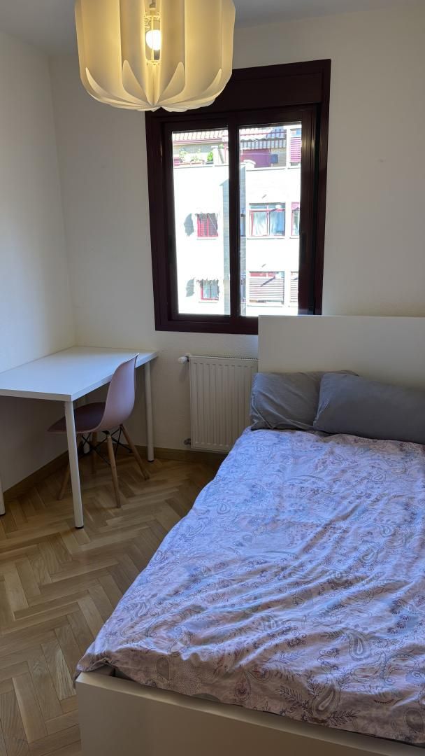 Habitación de Piso para compartir en Parla con Calefacción, Parquet y Trastero