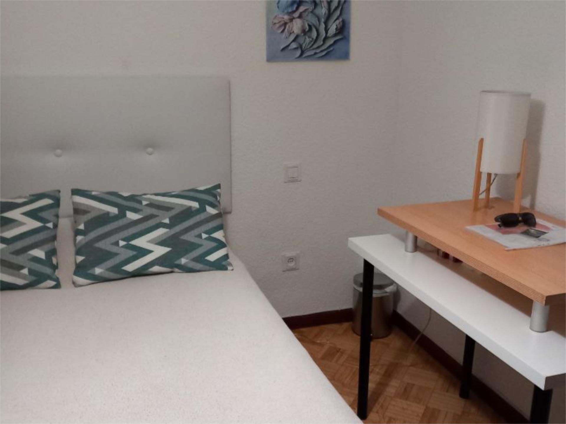 Flat for share in Calle Andalucía, 16, Juncal Bedroom of Flat for share in Torrejón de Ardoz with Heating, Parquet flooring and Swimming Pool