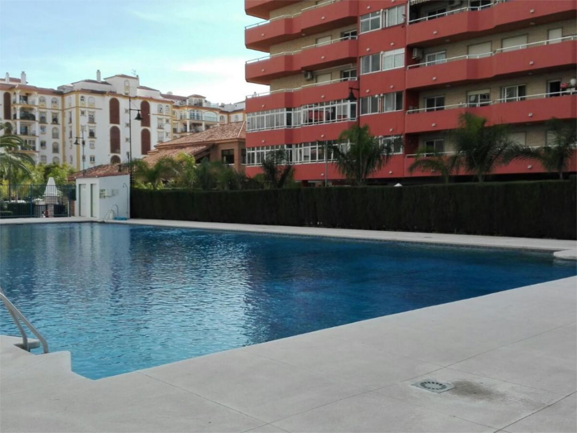 Swimming pool of Flat for sale in Fuengirola  with Air Conditioner, Heating and Terrace