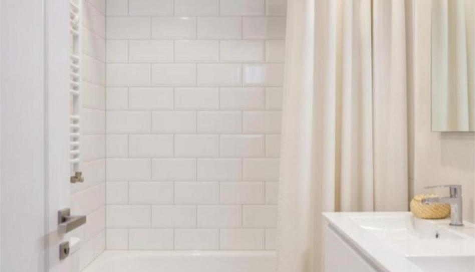 Piso en venta en Calle Babia, 25, Capuchinos - Glorieta - Ciudad Jardín, Salamanca Capital - imagen 1 Foto 1 de Piso en venta en Calle Babia, 25, Capuchinos - Glorieta - Ciudad Jardín, Salamanca Capital