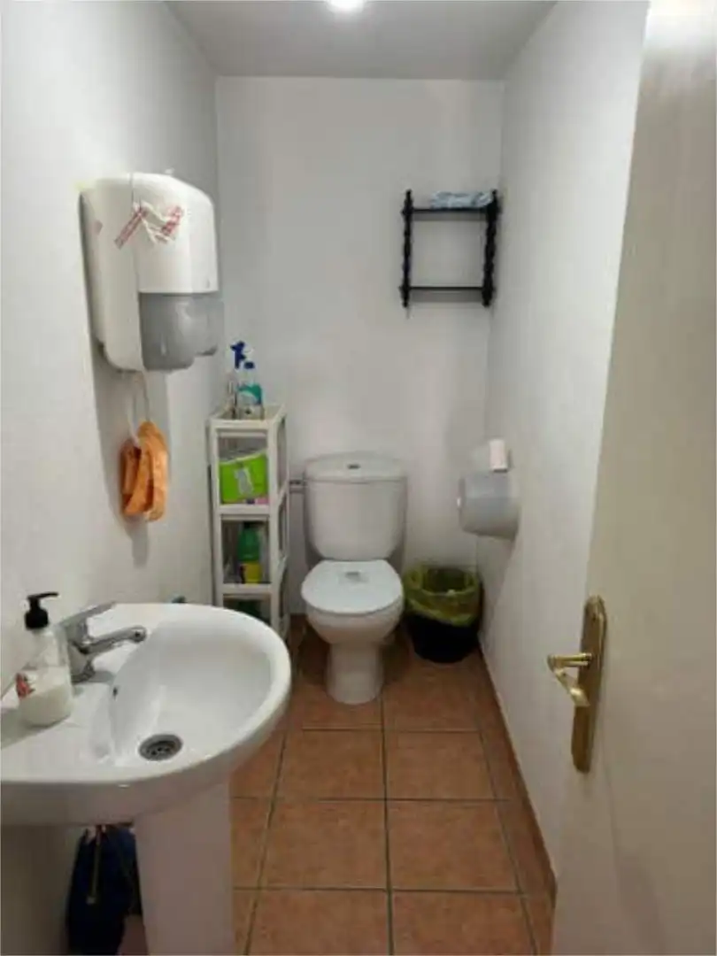 Baño de Local de alquiler en Alcalá la Real con Aire acondicionado