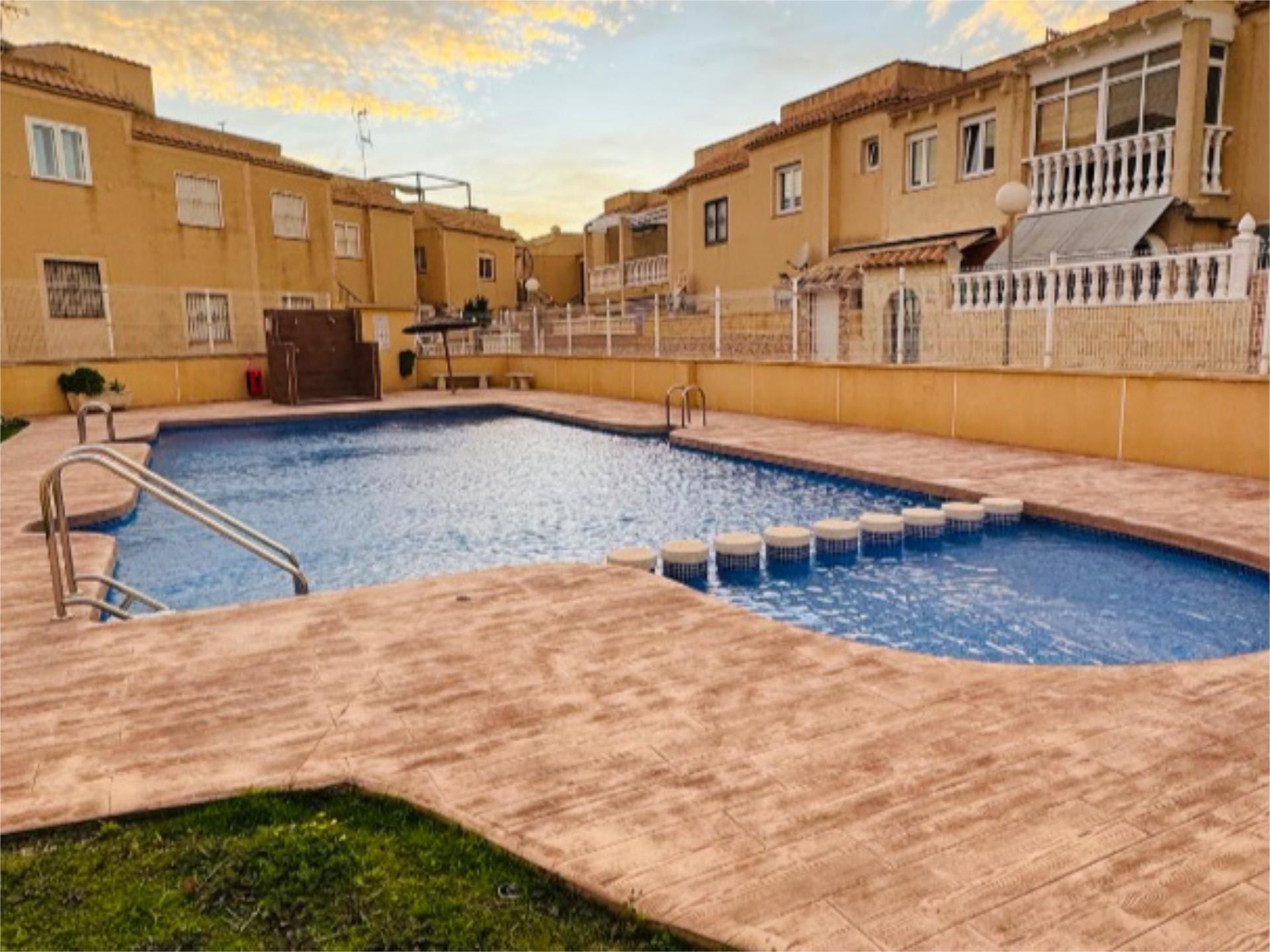 Flat for rent in Calle Alborán, 2, Aguas Nuevas Swimming pool of Flat for rent in Torrevieja with Terrace, Swimming Pool and Furnished