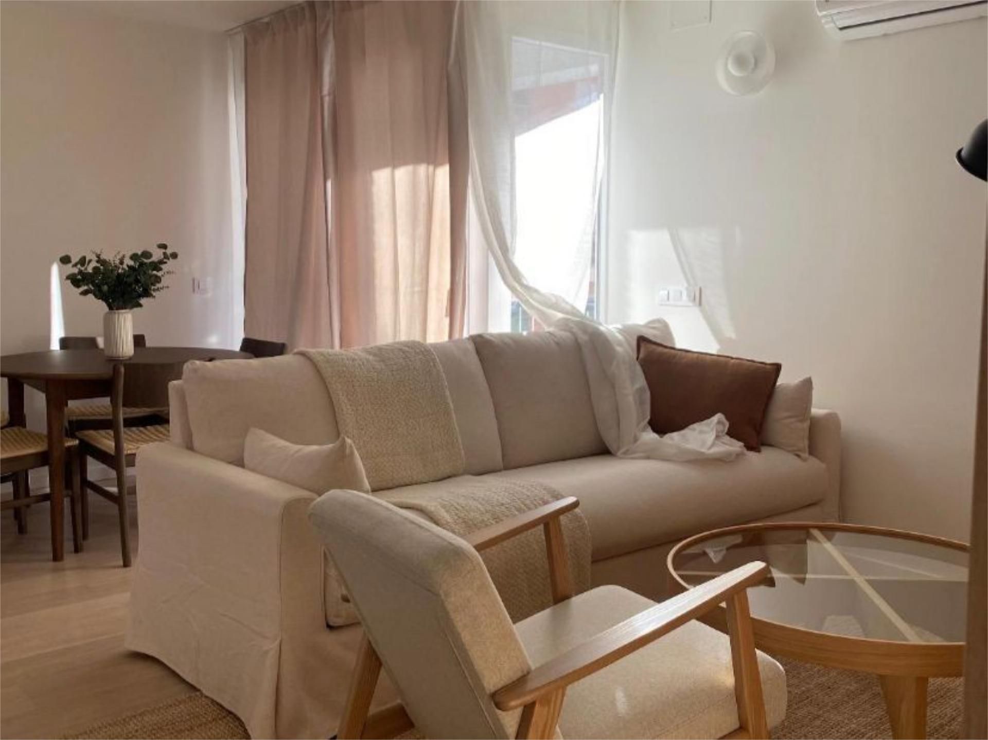 Living room of Flat for share in  Madrid Capital  with Air Conditioner, Heating and Parquet flooring