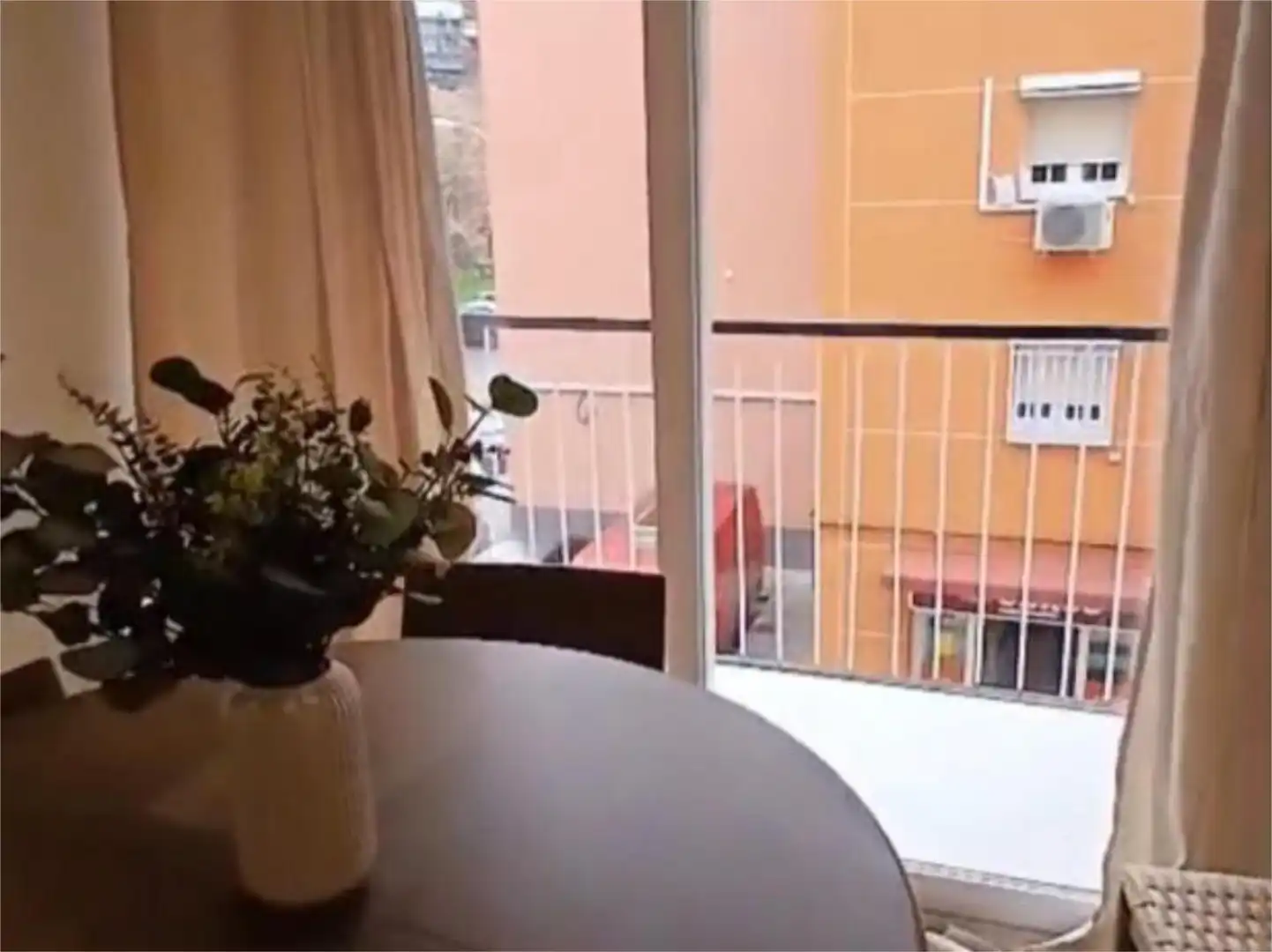 Room in Calle de Armenteros, 12, Valdezarza Balcony of Flat for share in Madrid with Air Conditioner, Heating and Parquet flooring