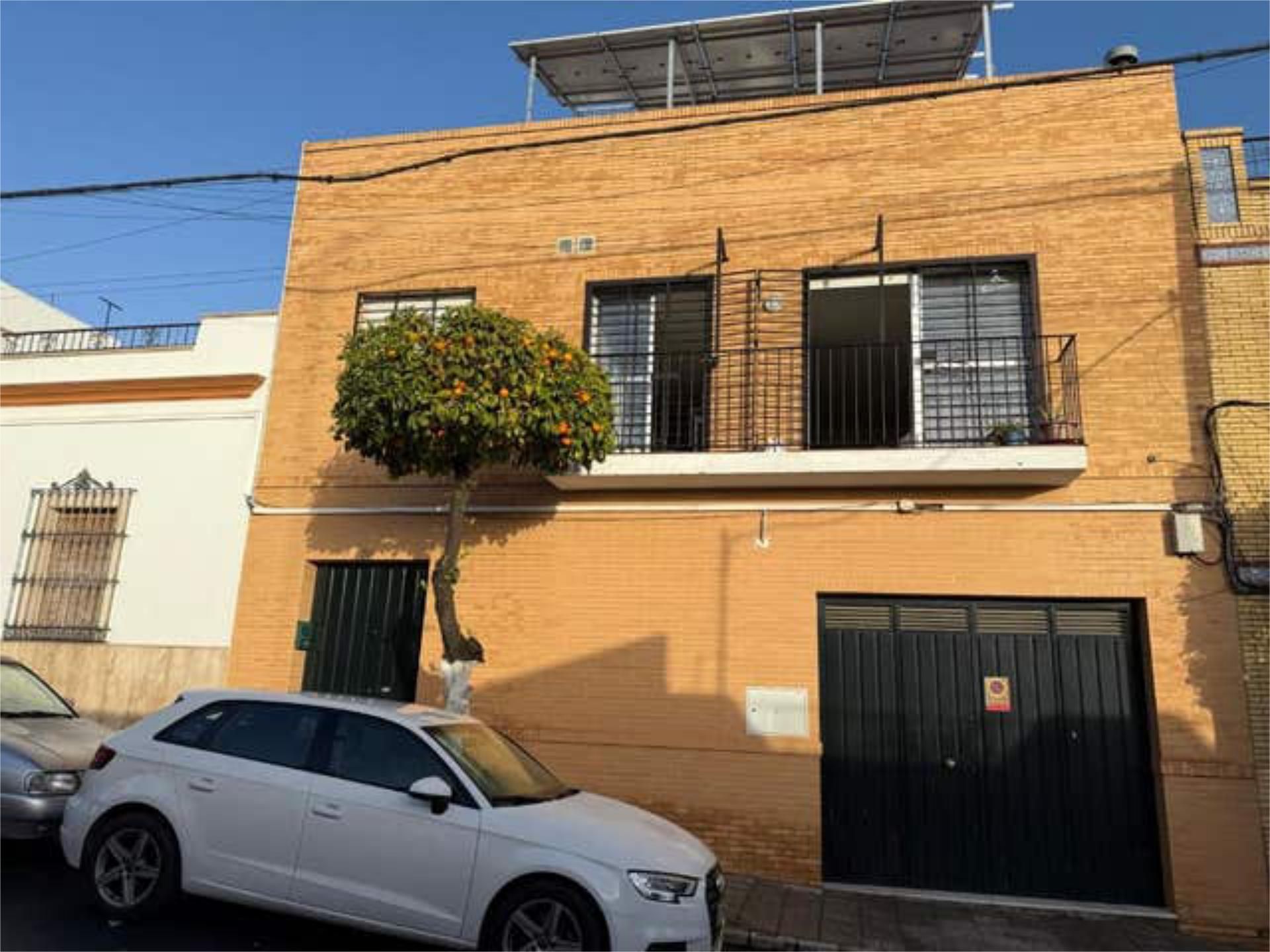 Exterior view of House or chalet for sale in San Juan de Aznalfarache  with Terrace