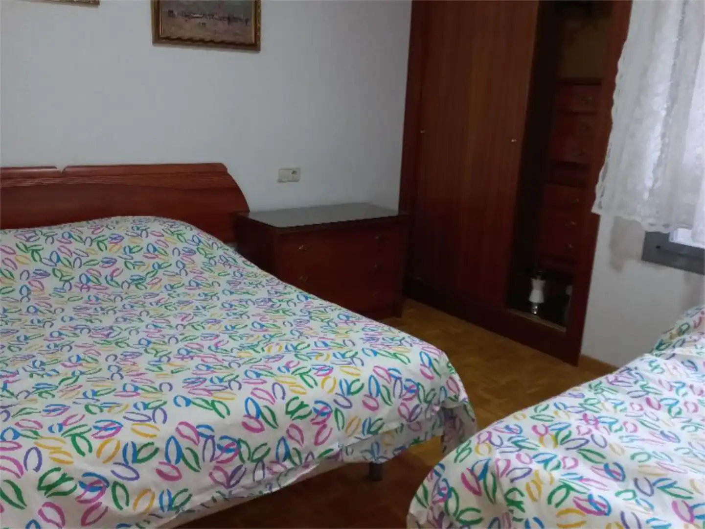 Casa adosada de lloguer a Calle del Torcecuello, 9, Pajarillos Altos Dormitori de Casa adosada de lloguer en Valladolid amb Aire condicionat, Calefacció i Jardí privat