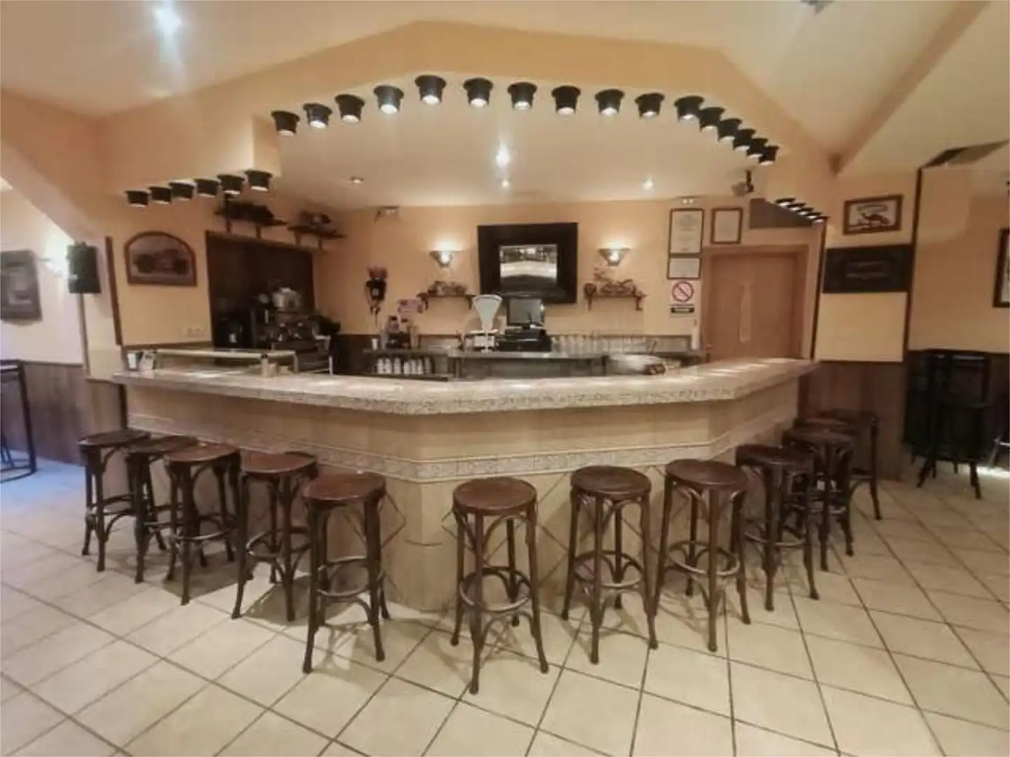 Local de alquiler en Casarrubios del Monte con Aire acondicionado