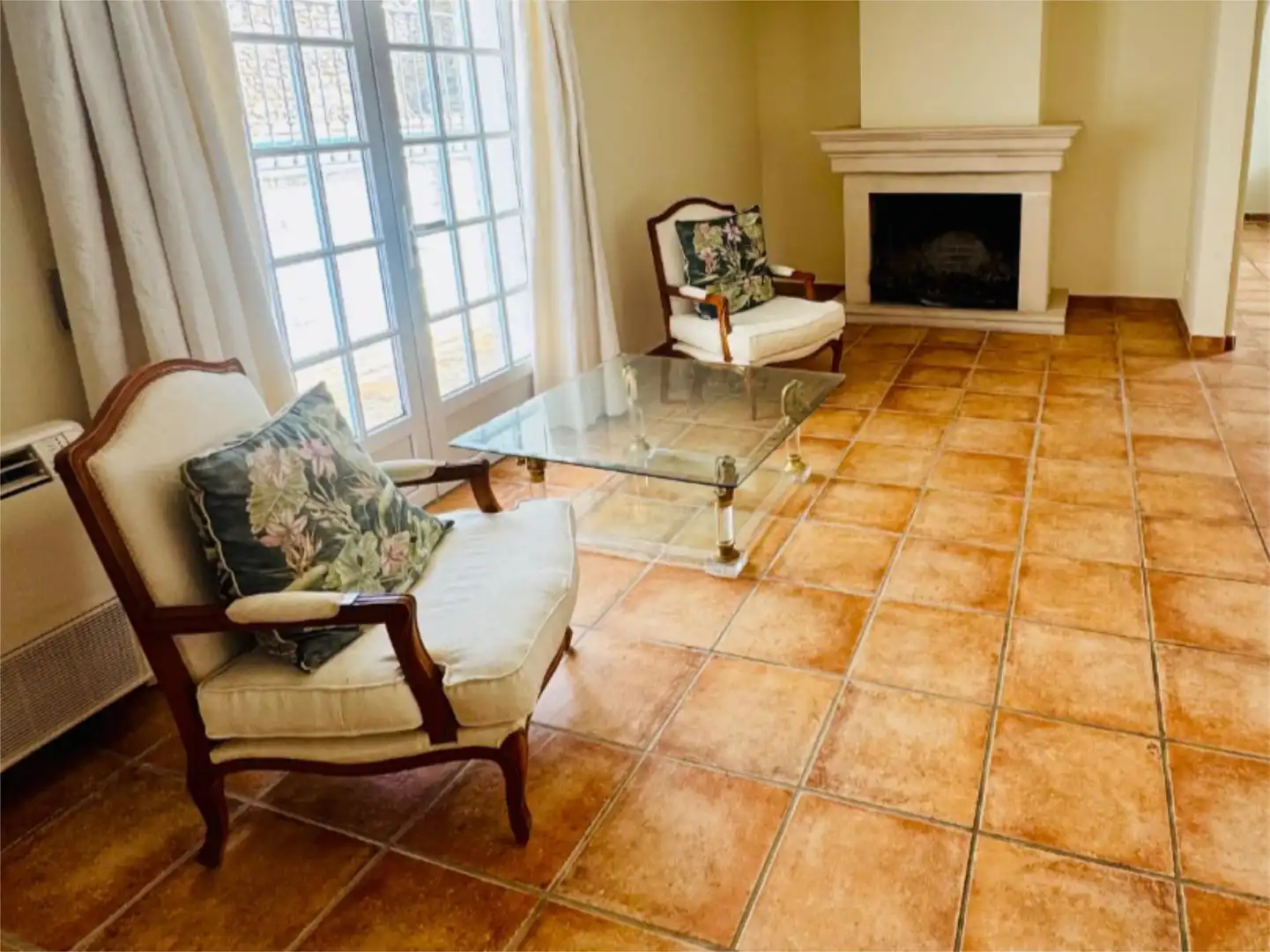 Sala d'estar de Finca rústica en venda en Benahavís amb Aire condicionat, Calefacció i Jardí privat
