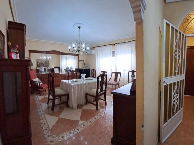Casa adosada en Venta en Gelves