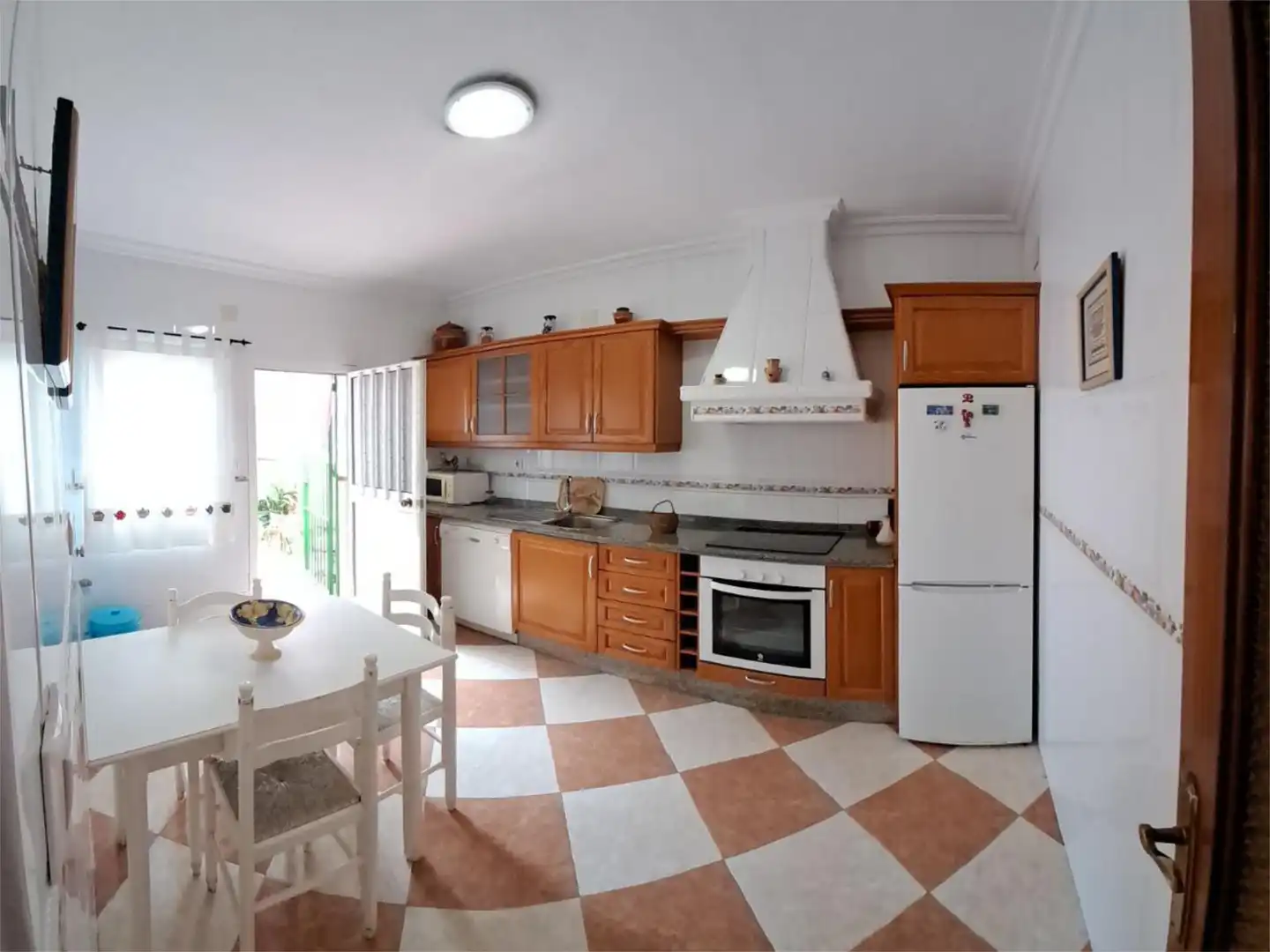 Einfamilien-Reihenhaus zum Verkauf in Gelves Küche von Einfamilien-Reihenhaus zum Verkauf in Gelves mit Klimaanlage, Terrasse und Balkon