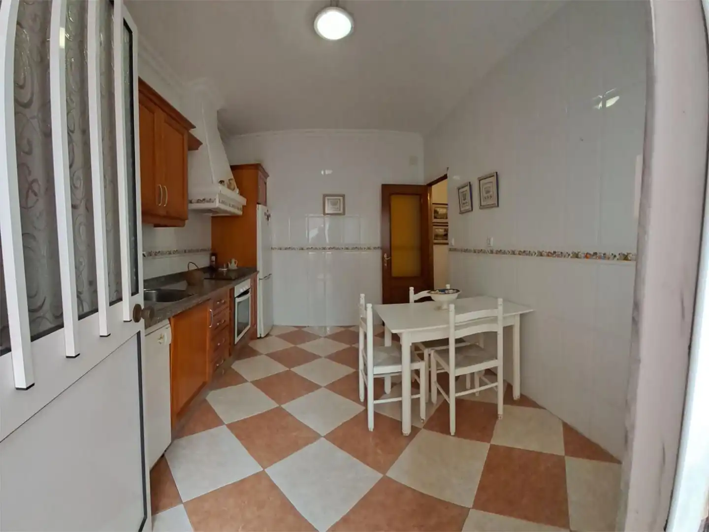 Einfamilien-Reihenhaus zum Verkauf in Gelves Küche von Einfamilien-Reihenhaus zum Verkauf in Gelves mit Klimaanlage, Terrasse und Balkon