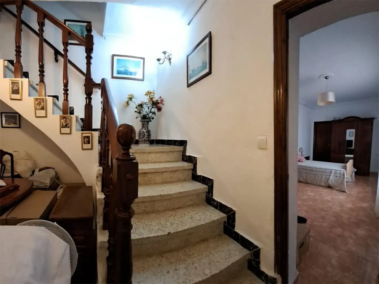 Einfamilien-Reihenhaus zum Verkauf in Gelves Einfamilien-Reihenhaus zum Verkauf in Gelves mit Klimaanlage, Terrasse und Balkon