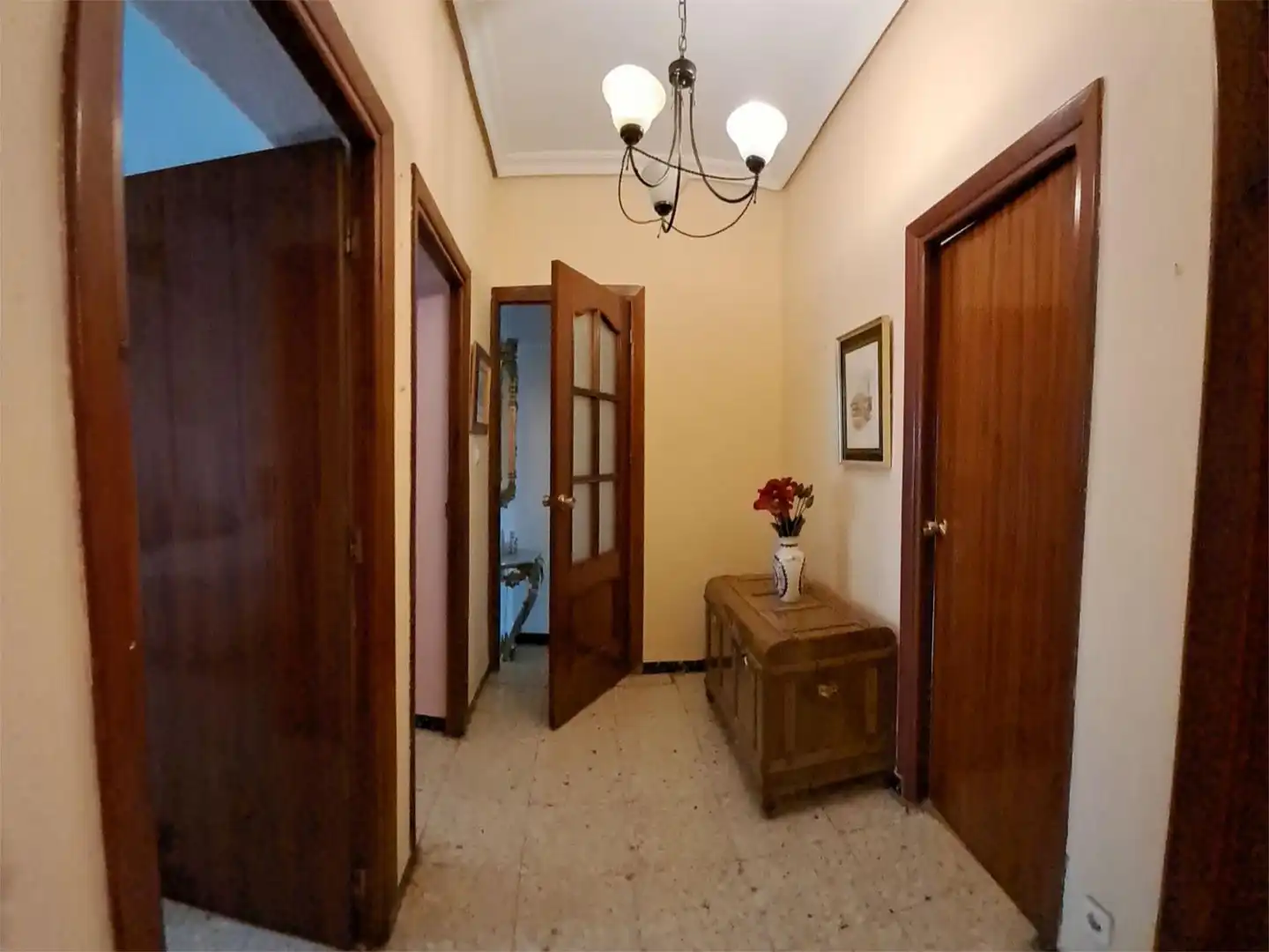 Einfamilien-Reihenhaus zum Verkauf in Gelves Einfamilien-Reihenhaus zum Verkauf in Gelves mit Klimaanlage, Terrasse und Balkon