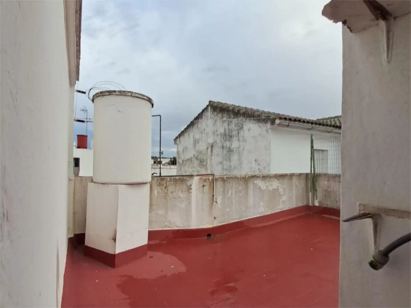 Einfamilien-Reihenhaus zum Verkauf in Gelves Terrasse von Einfamilien-Reihenhaus zum Verkauf in Gelves mit Klimaanlage, Terrasse und Balkon