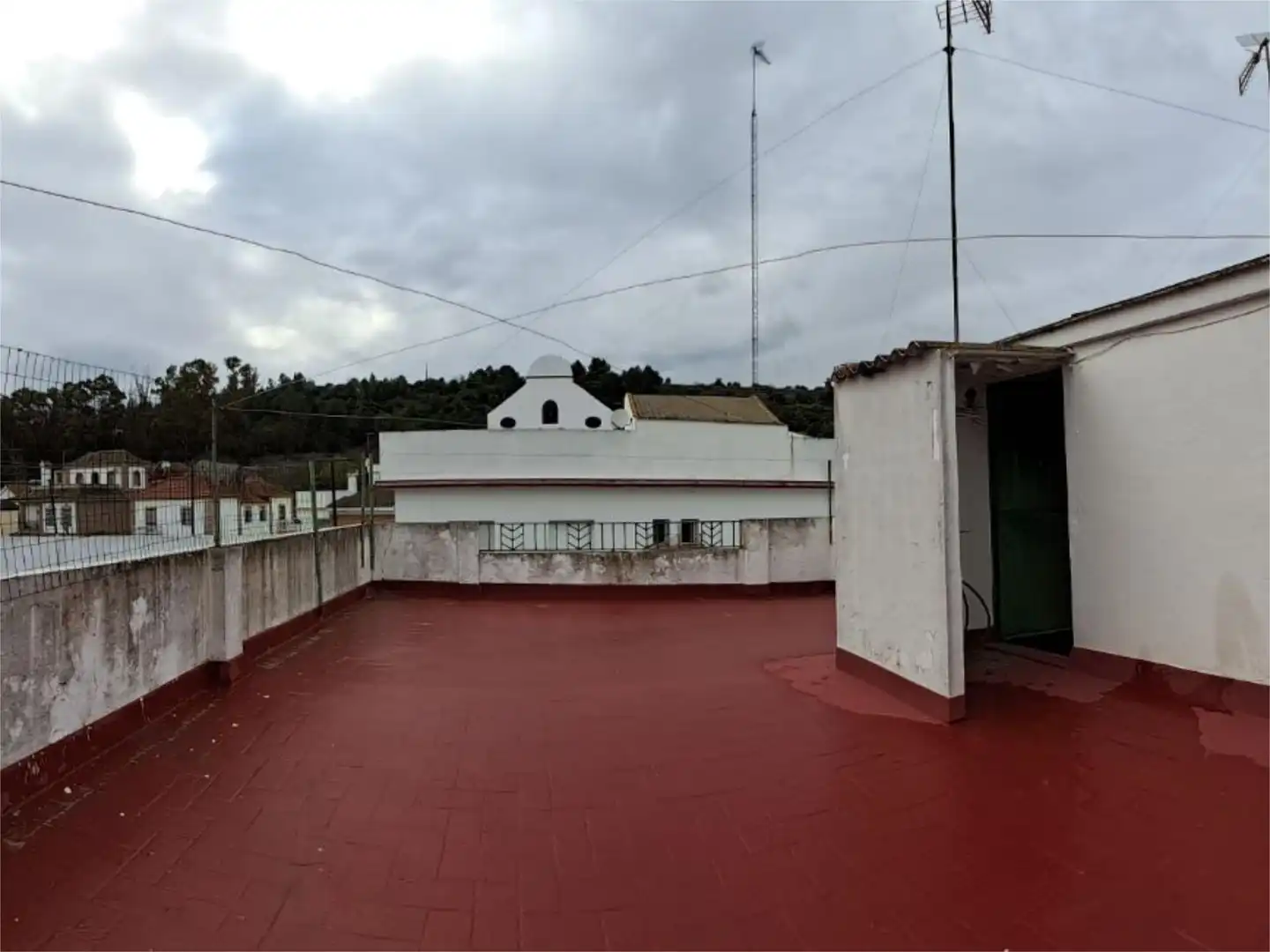 Einfamilien-Reihenhaus zum Verkauf in Gelves Terrasse von Einfamilien-Reihenhaus zum Verkauf in Gelves mit Klimaanlage, Terrasse und Balkon