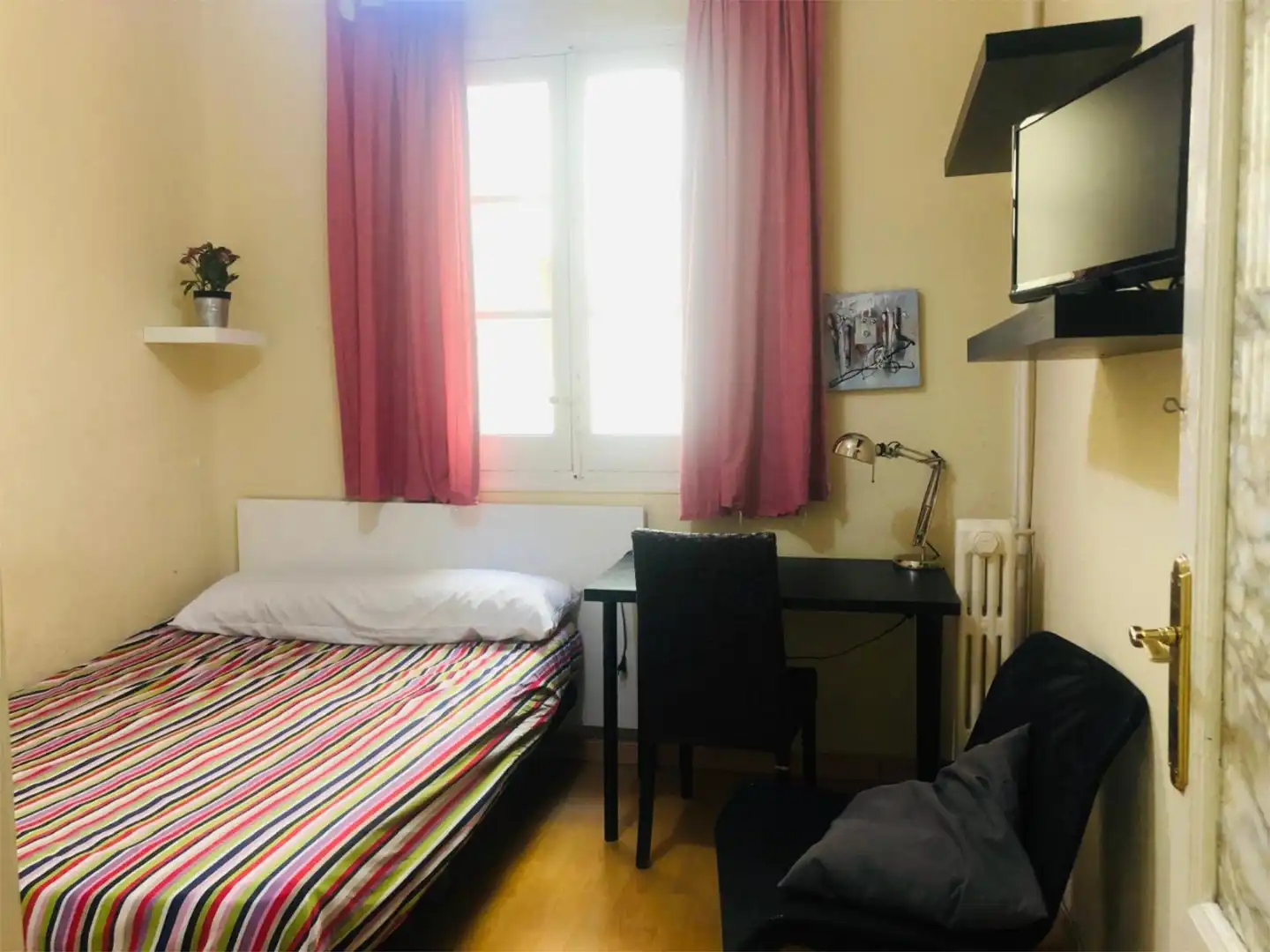 Room in Calle de Carranza, 23, Universidad - Malasaña