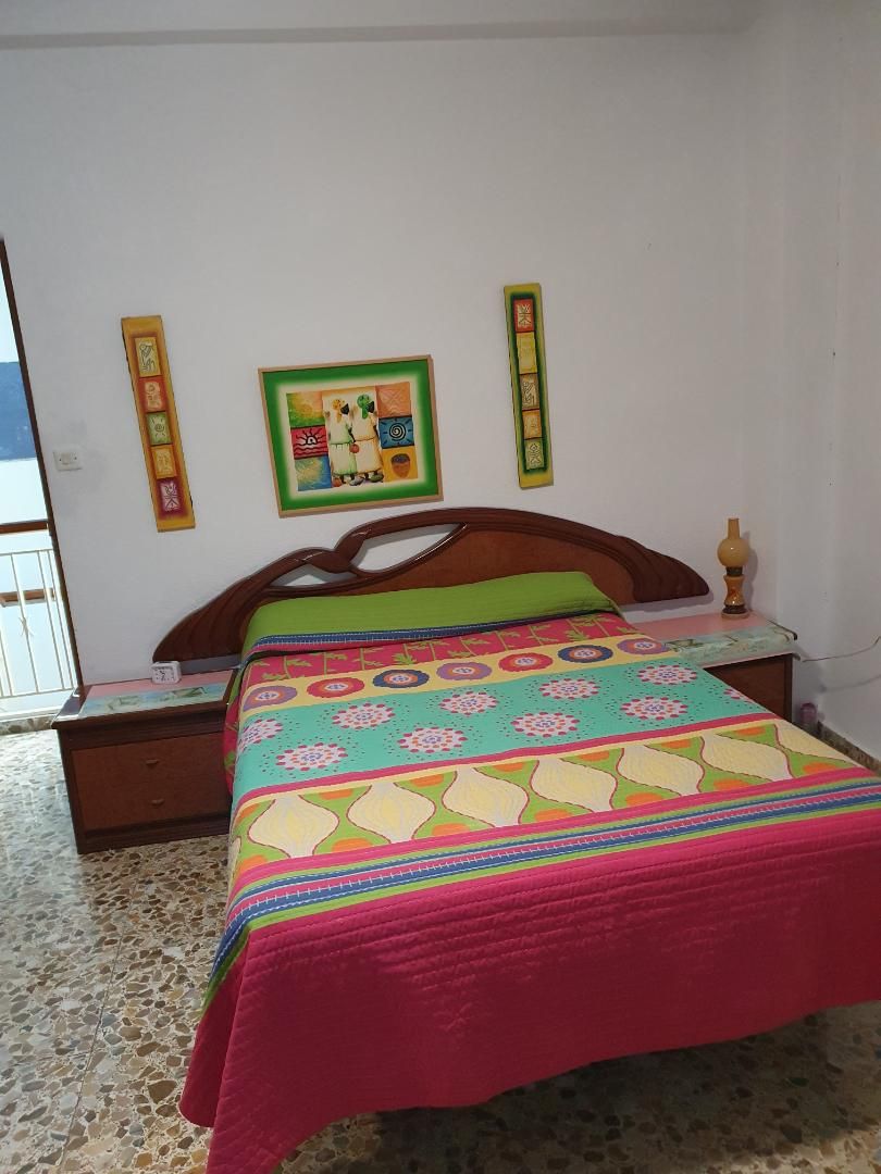 Schlafzimmer von Erdgeschoss zur Miete in Santa Fe mit Klimaanlage, Heizung und Privatgarten