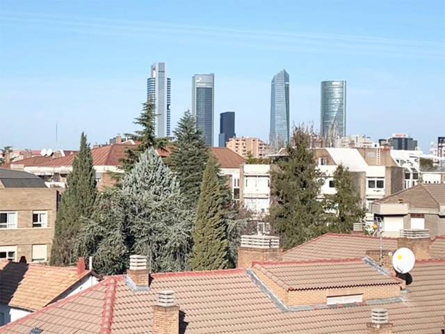 Piso en Venta en Calle de Añastro, 9 en Apóstol Santiago