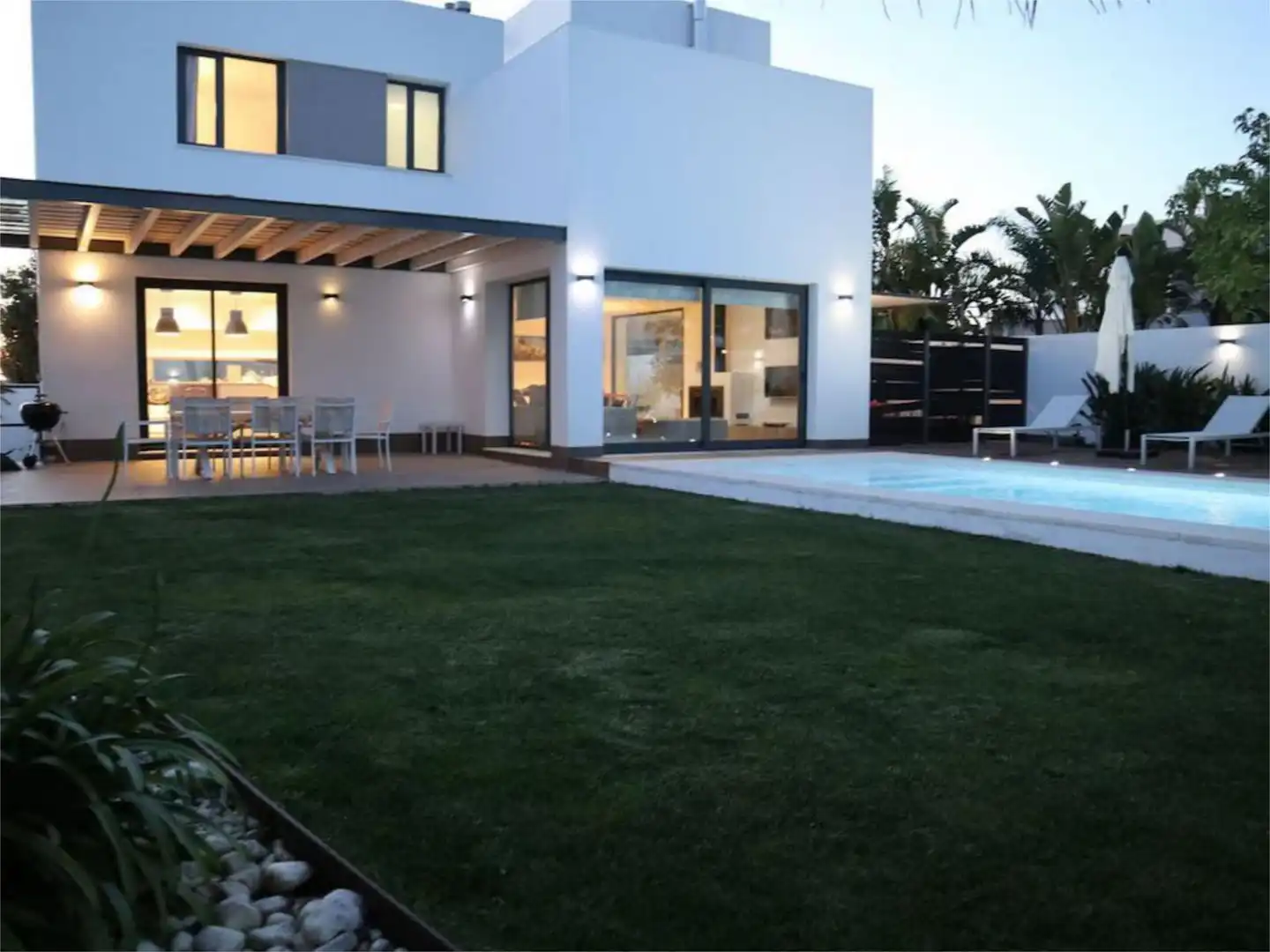 Casa o chalet de alquiler en Calle Crucero, 6, Conil Jardín de Casa o chalet de alquiler en Conil de la Frontera con Aire acondicionado, Terraza y Piscina