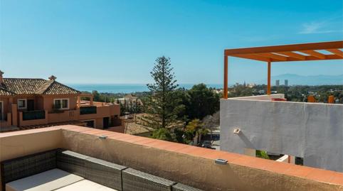 Foto 3 de Casa adosada en venda a Avenida de Los Alisos, 25, Cabopino - Artola, Marbella