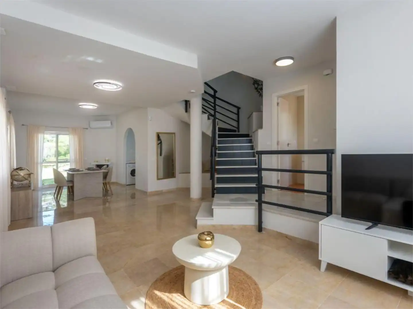 Casa adosada en venda a Avenida de Los Alisos, 25, Cabopino - Artola Casa adosada en venda en Marbella amb Aire condicionat, Terrassa i Piscina