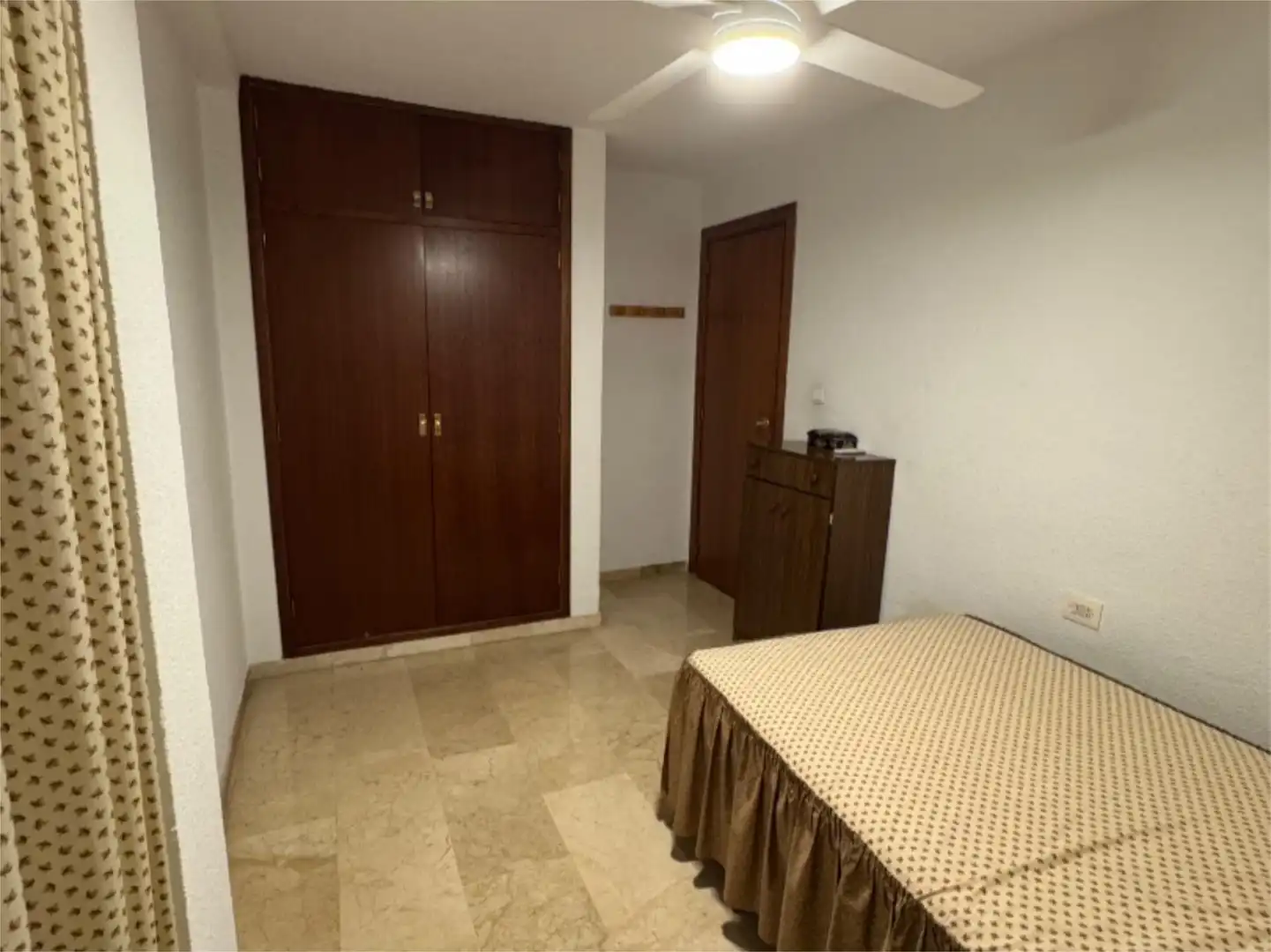 Bedroom of Flat for sale in  Granada Capital  with Air Conditioner and Terrace