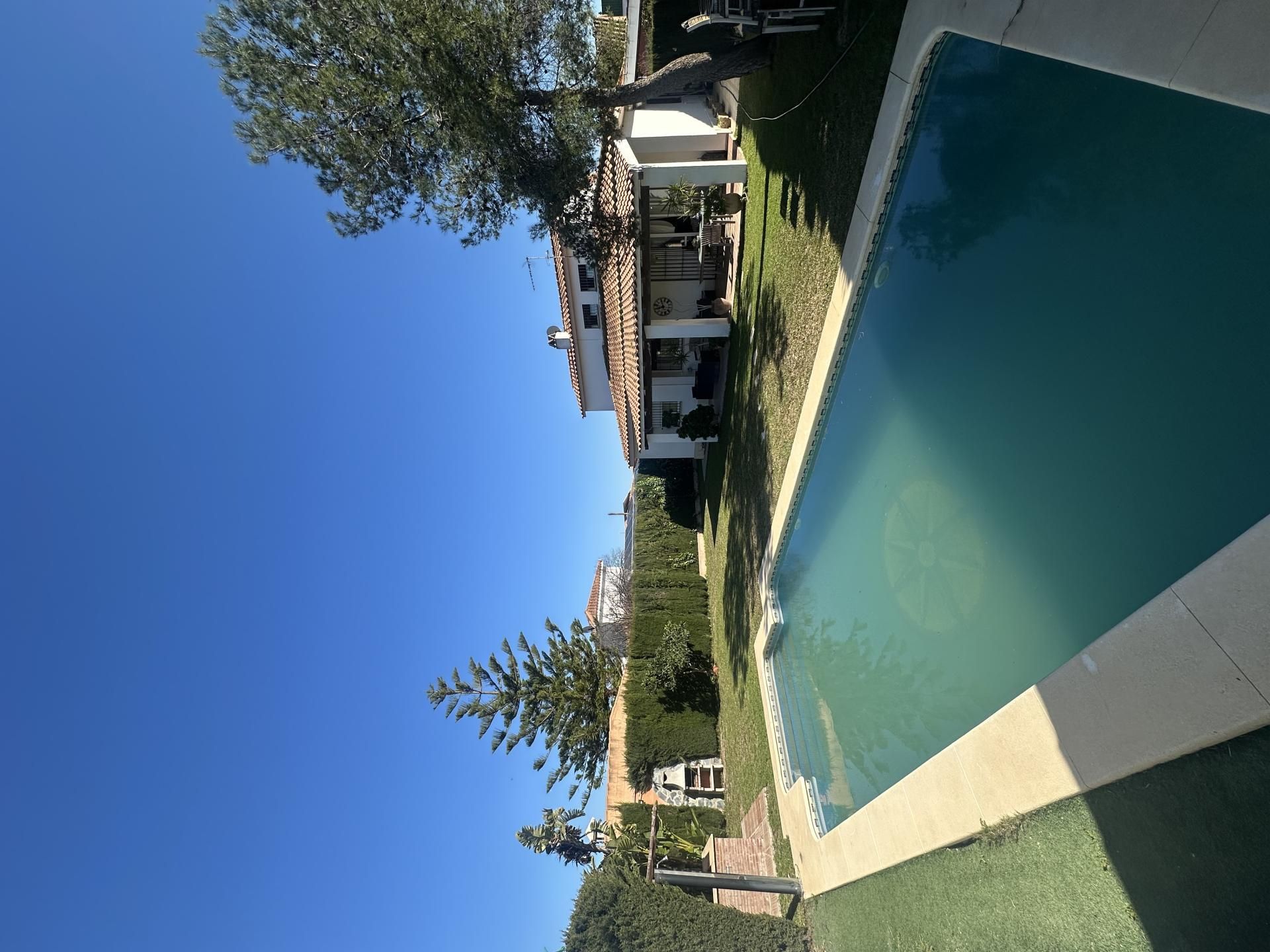 Piscina de Pis en venda en Espartinas amb Aire condicionat, Terrassa i Piscina