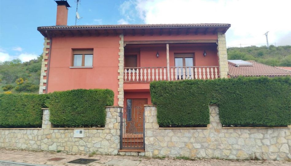 Houses for sale in Calle Solasierra, 65, Riaño, León - image 1 Photo 1 of Houses for sale in Calle Solasierra, 65, Riaño, León