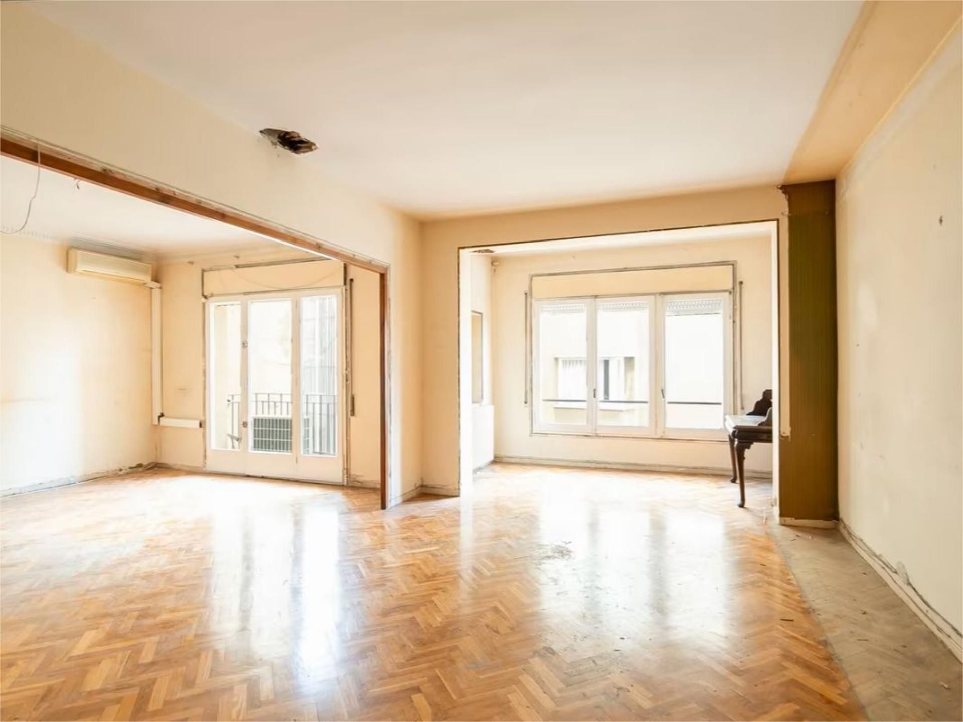Sala de estar de Piso en venta en  Madrid Capital con Terraza, Balcón y Videoportero