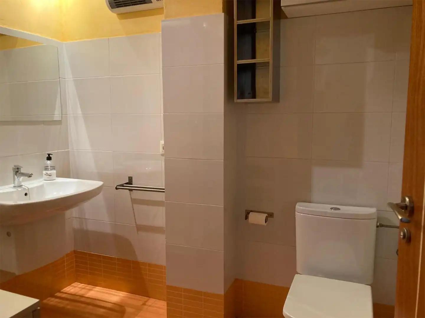 Piso de alquiler en Calle Orense, 33, Montijo Baño de Piso de alquiler en Montijo con Aire acondicionado, Calefacción y Parquet