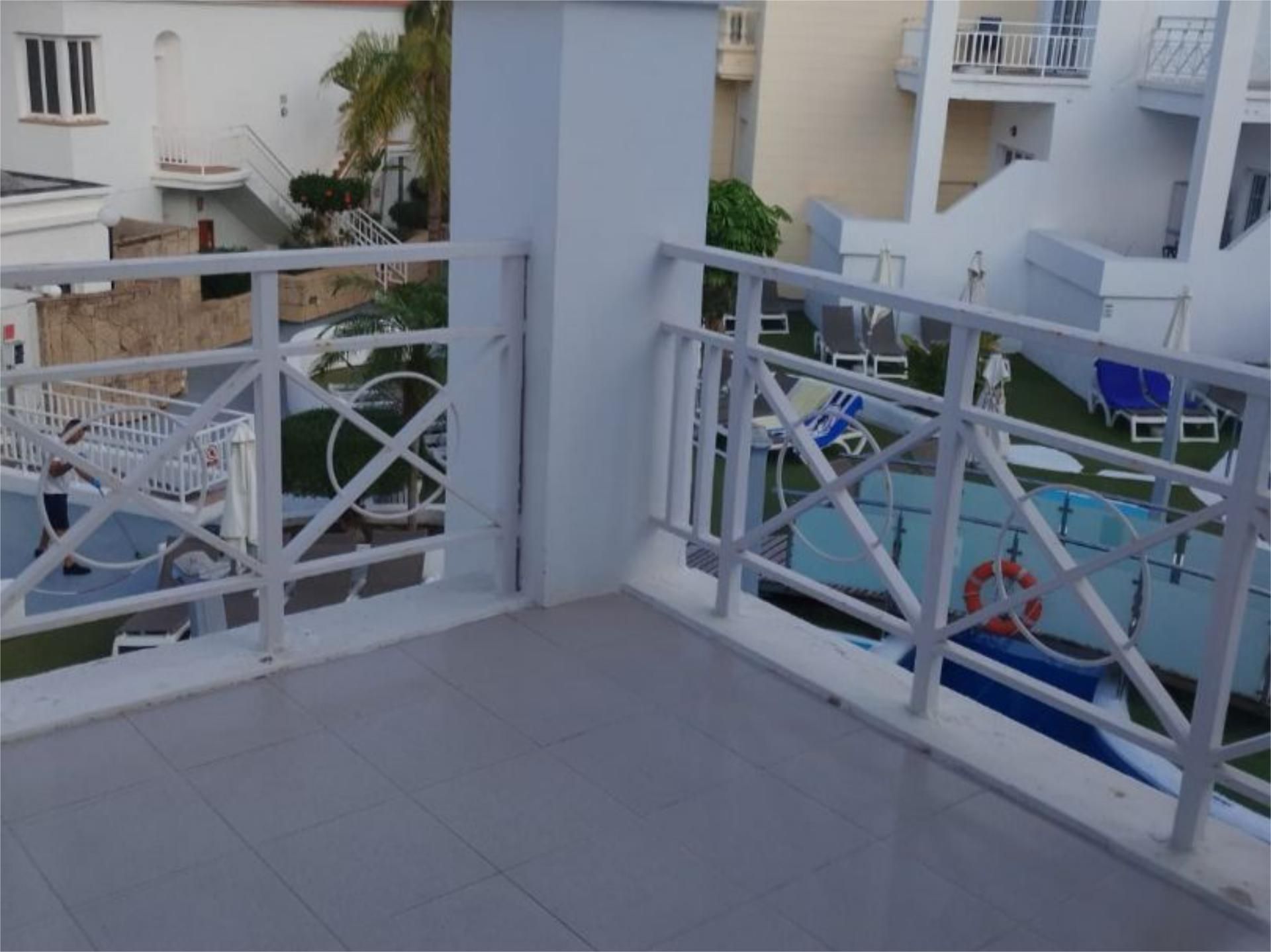 Terrassa de Apartament en venda en Adeje amb Terrassa, Piscina i Balcó