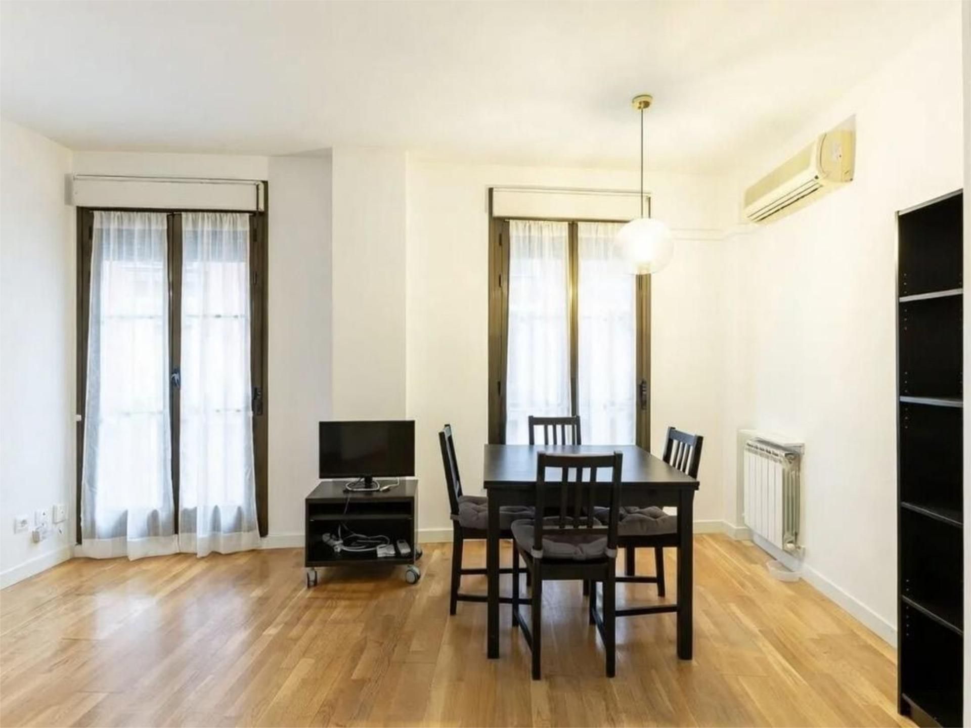 Living room of Flat for rent in  Madrid Capital  with Air Conditioner and Balcony