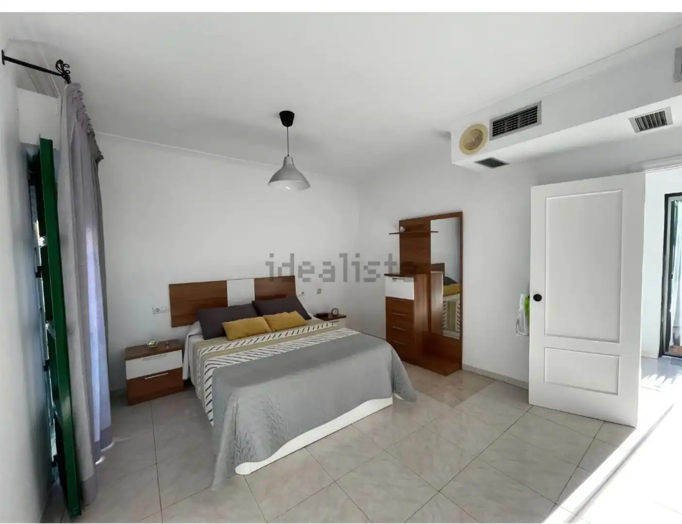 Habitación de Casa adosada en venta en Camas con Aire acondicionado, Terraza y Trastero