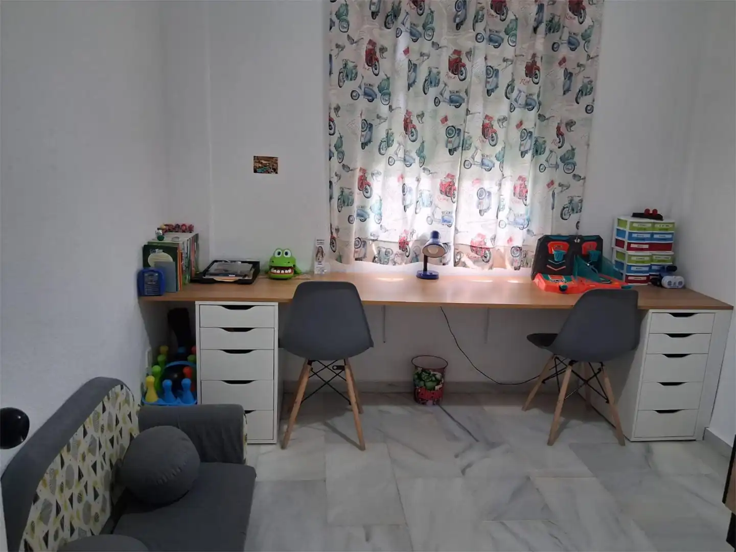 Habitación de Casa adosada en venta en Camas con Aire acondicionado, Terraza y Trastero