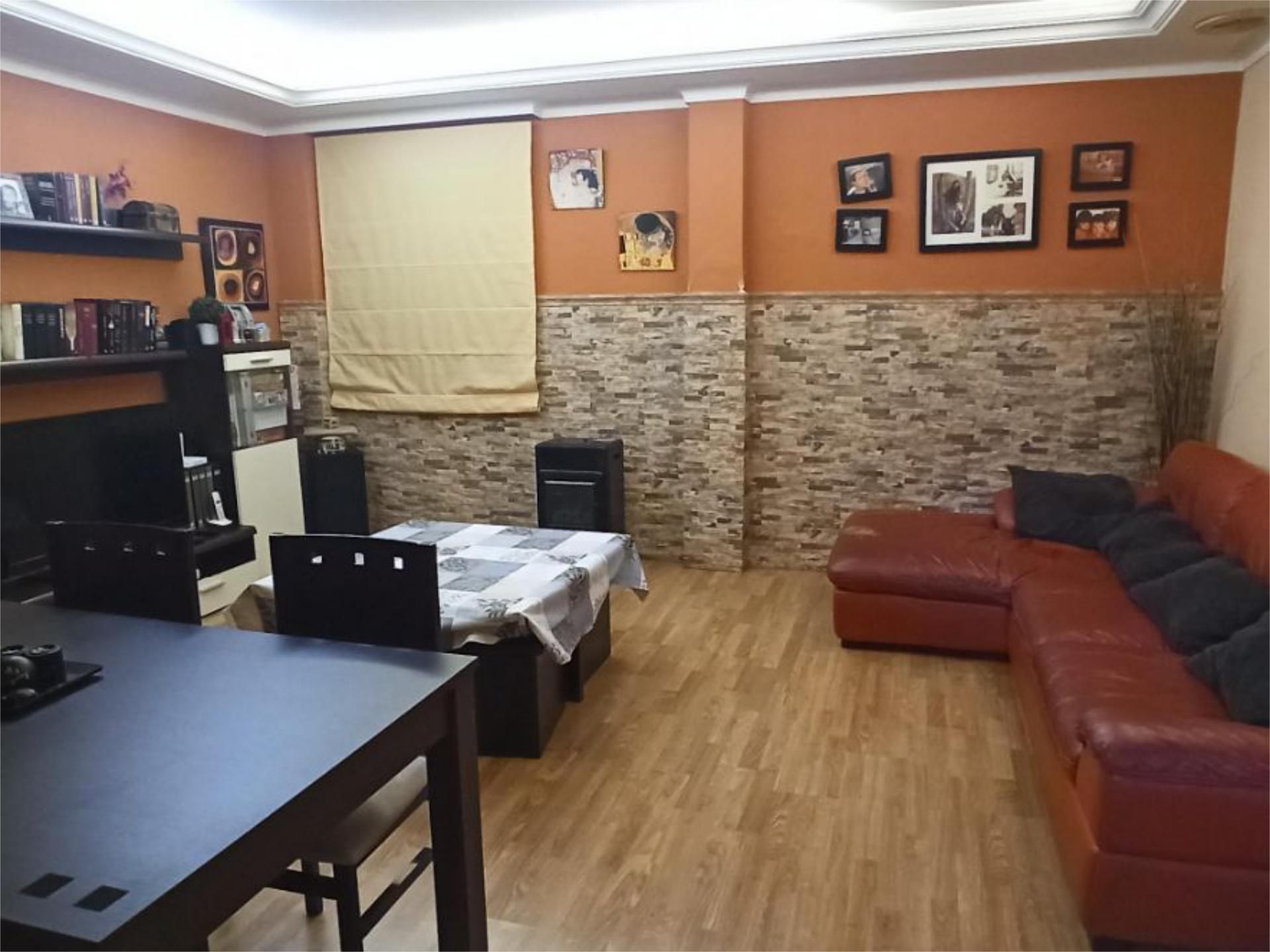 Casa adosada en venda en Banyeres de Mariola amb Parquet, Terrassa i Moblat