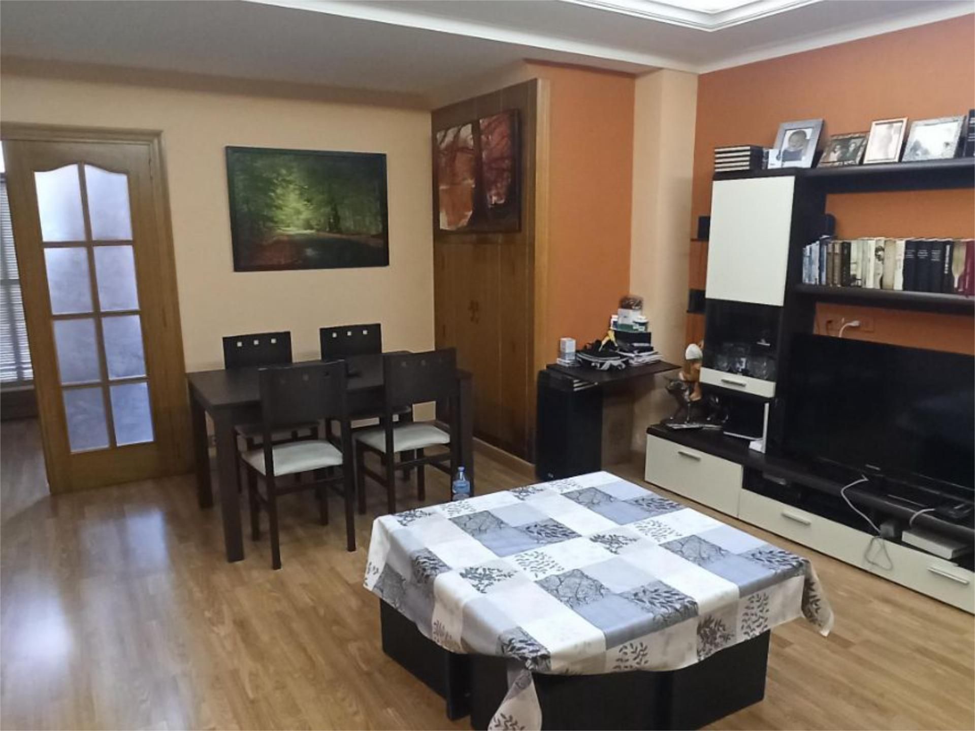 Casa adosada en venta en Carrer del Doctor Flèming, 12, Banyeres de Mariola Sala de estar de Casa adosada en venta en Banyeres de Mariola con Parquet, Terraza y Amueblado