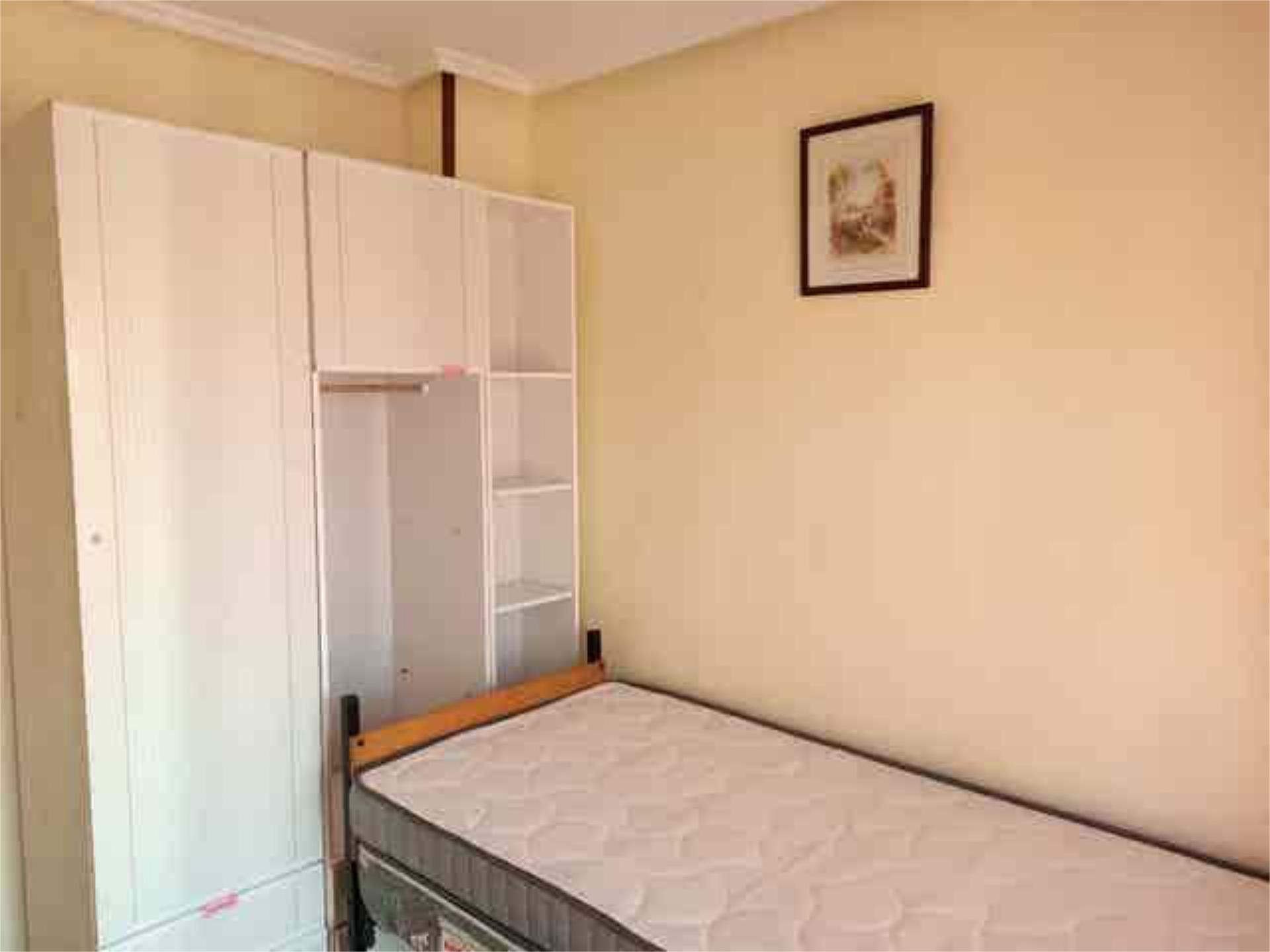 Bedroom of Flat for sale in  Zaragoza Capital  with Terrace, Storage room and Furnished