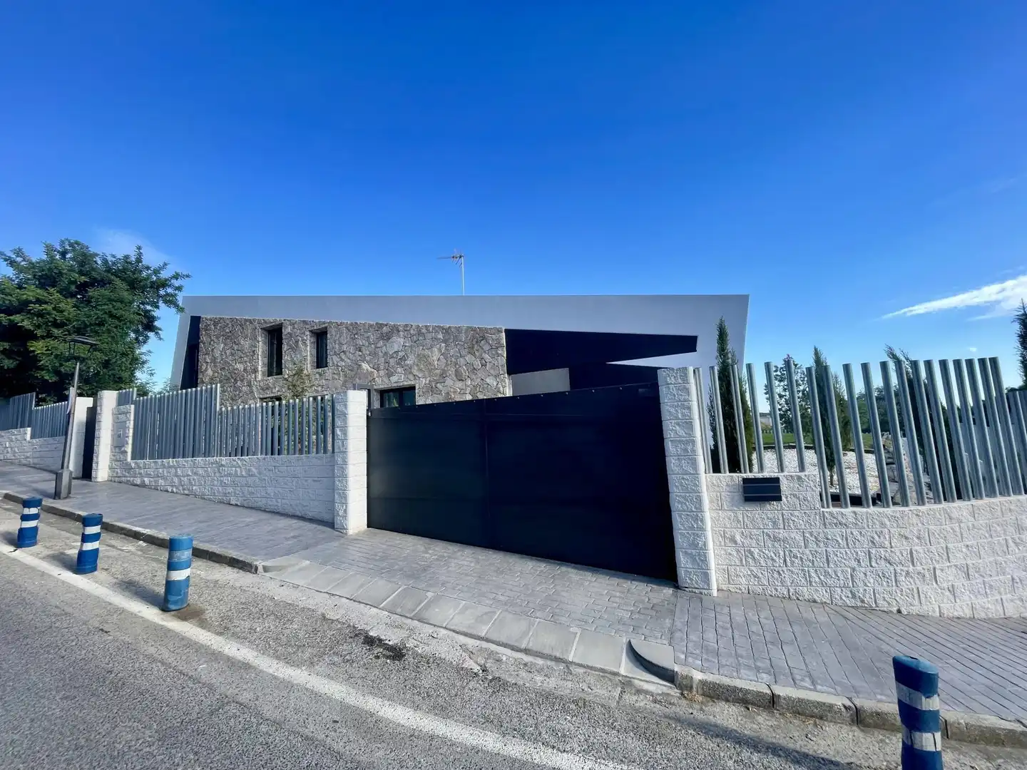 Exterior view of Houses for sale in Estepona  with Air Conditioner and Terrace